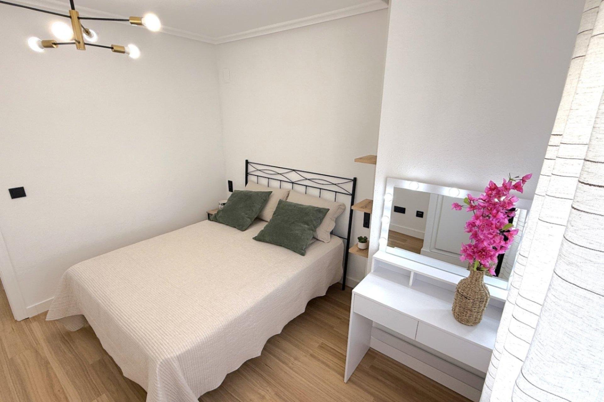 Apartamento en Torrevieja, Alicante, España 2 dormitorios, 50 m2 No. 184287