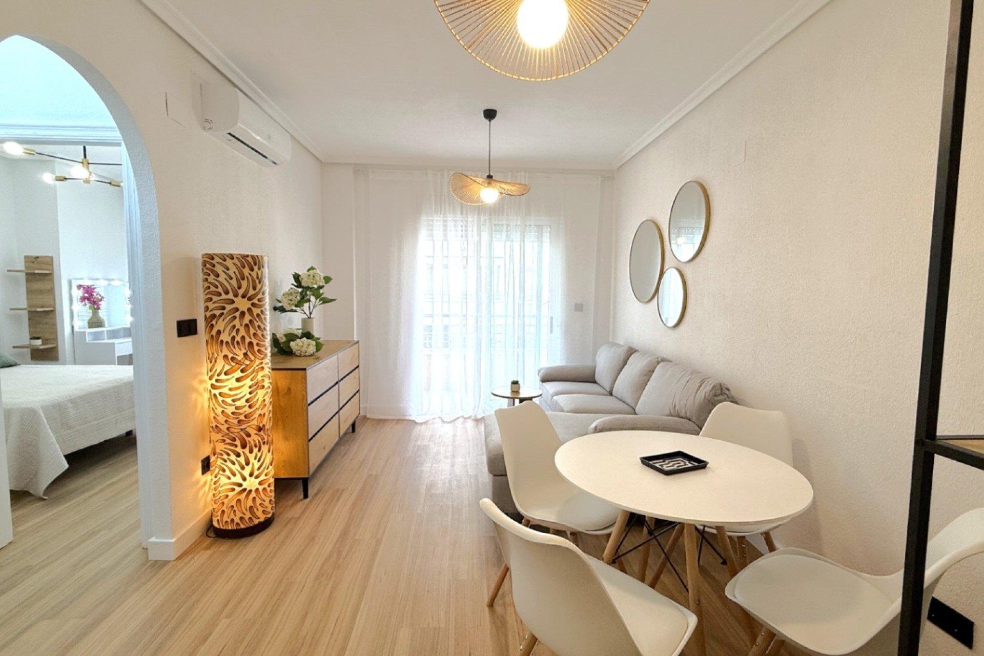 Apartamento en Torrevieja, Alicante, España 2 dormitorios, 50 m2 No. 184287