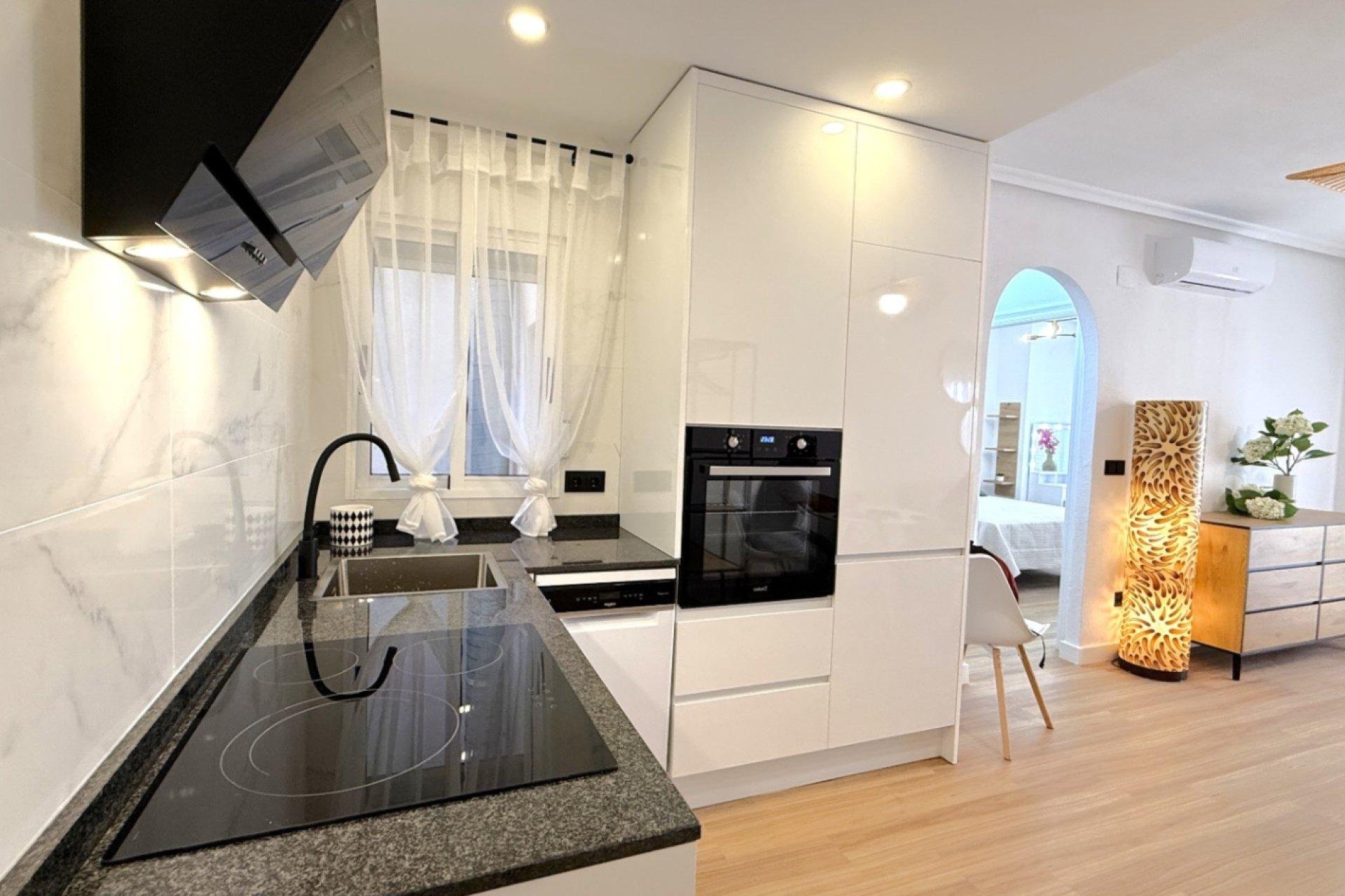 Apartamento en Torrevieja, Alicante, España 2 dormitorios, 50 m2 No. 184287