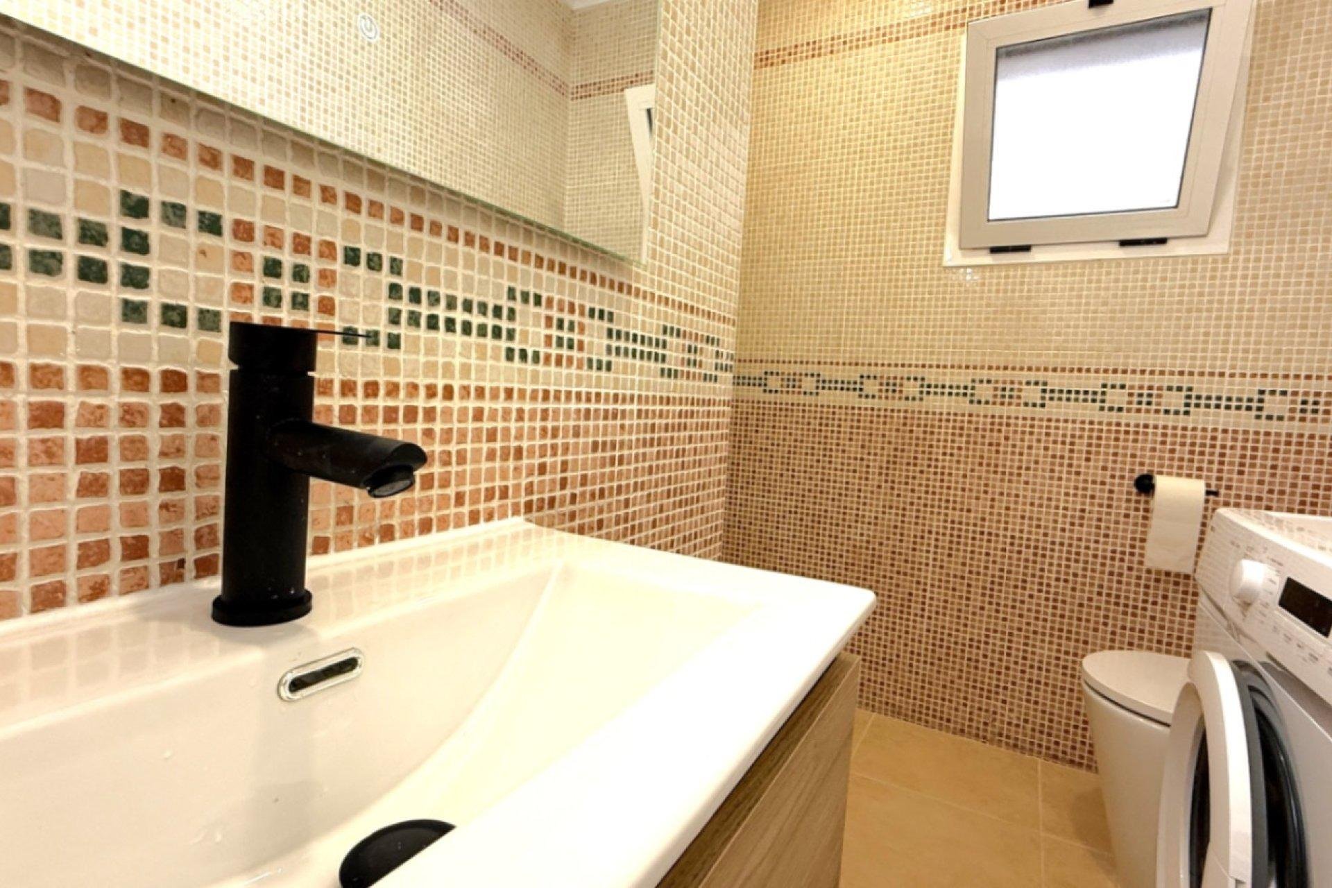 Apartamento en Torrevieja, Alicante, España 2 dormitorios, 50 m2 No. 184287