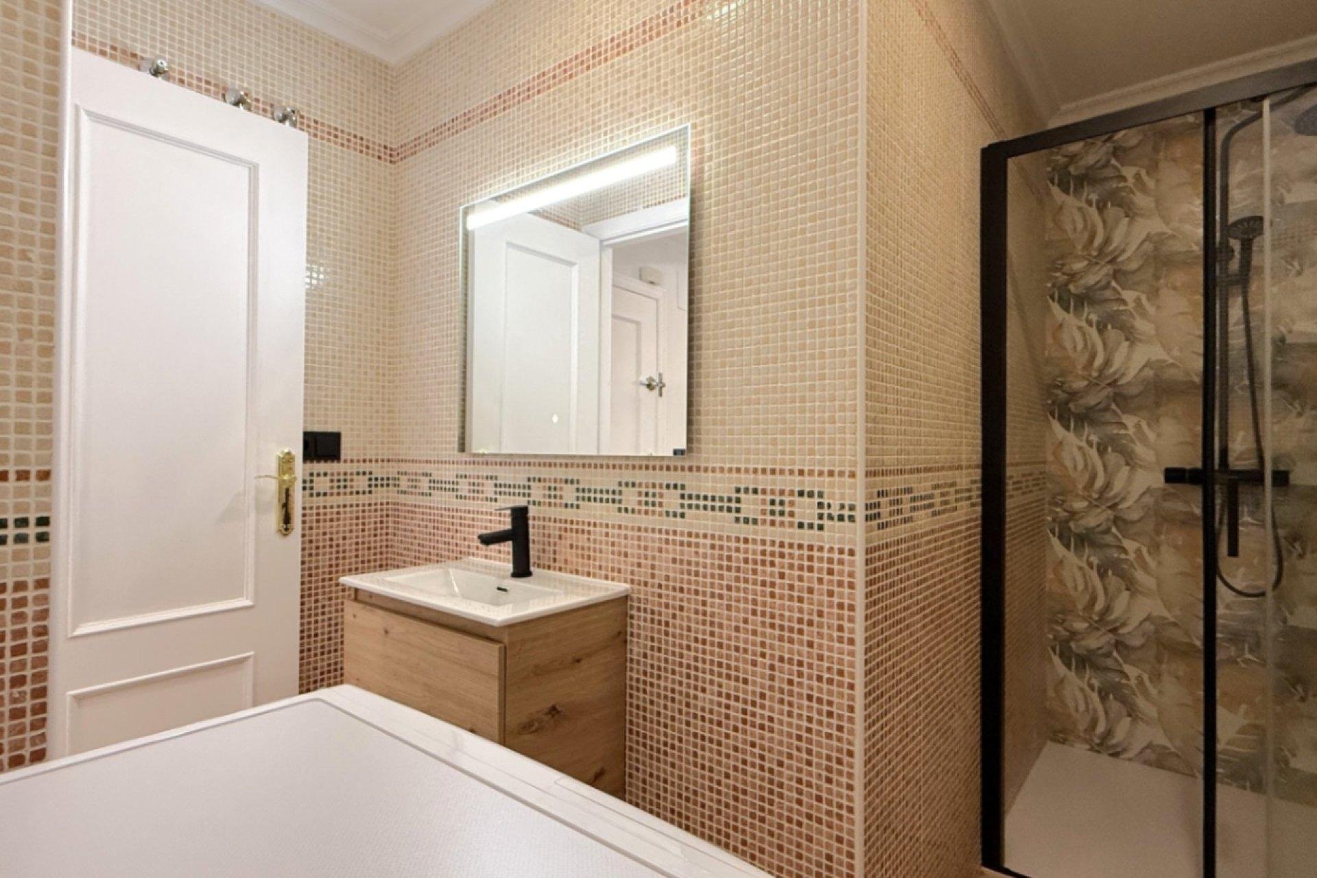 Apartamento en Torrevieja, Alicante, España 2 dormitorios, 50 m2 No. 184287