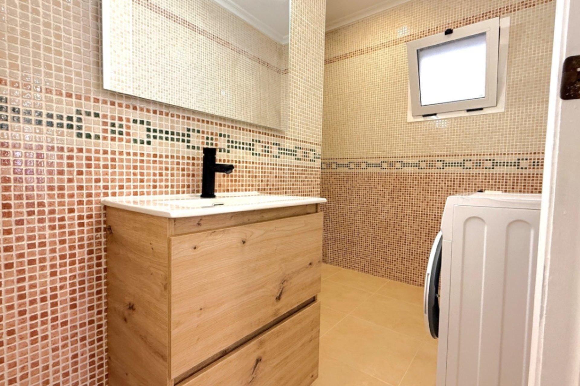 Apartamento en Torrevieja, Alicante, España 2 dormitorios, 50 m2 No. 184287