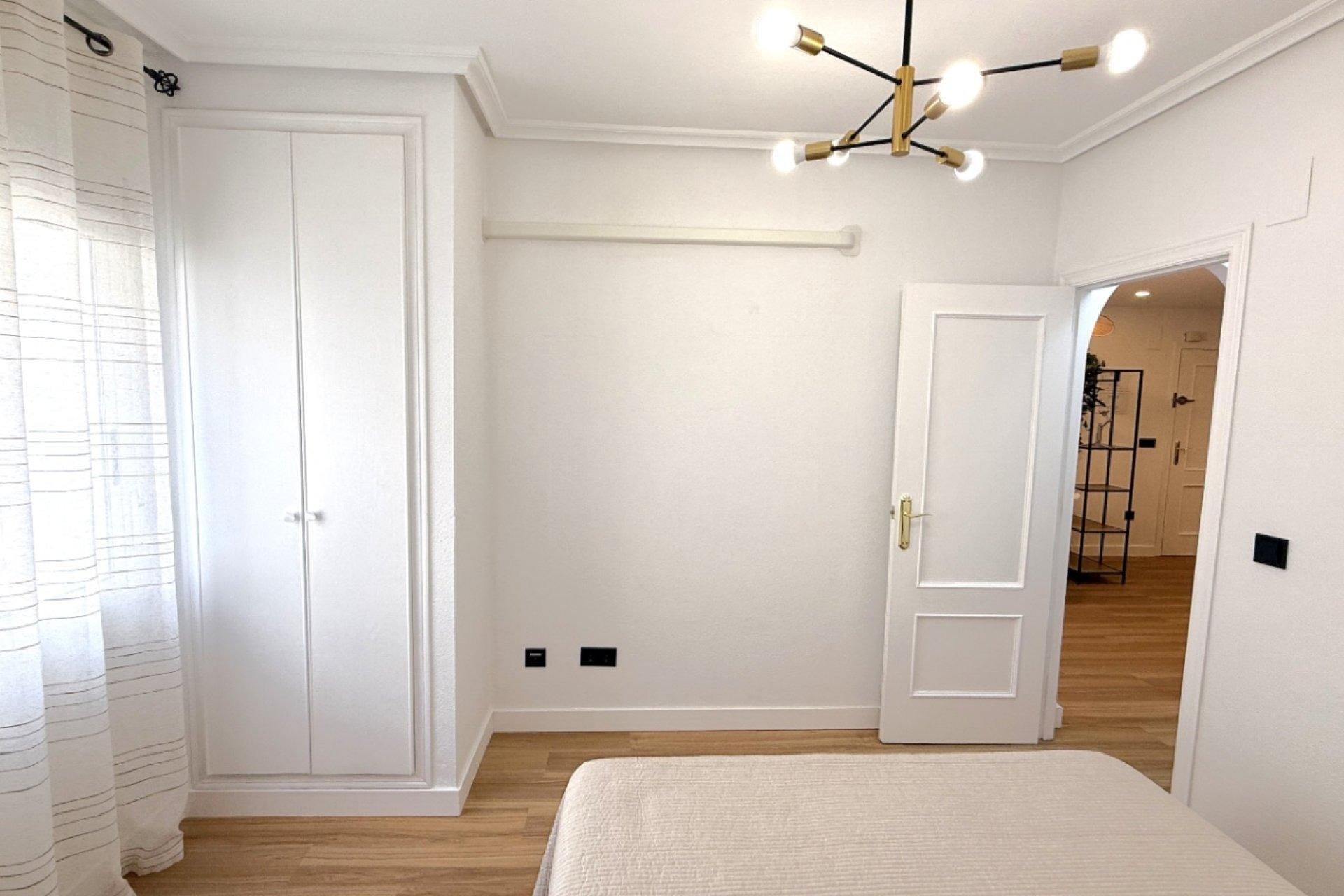 Apartamento en Torrevieja, Alicante, España 2 dormitorios, 50 m2 No. 184287