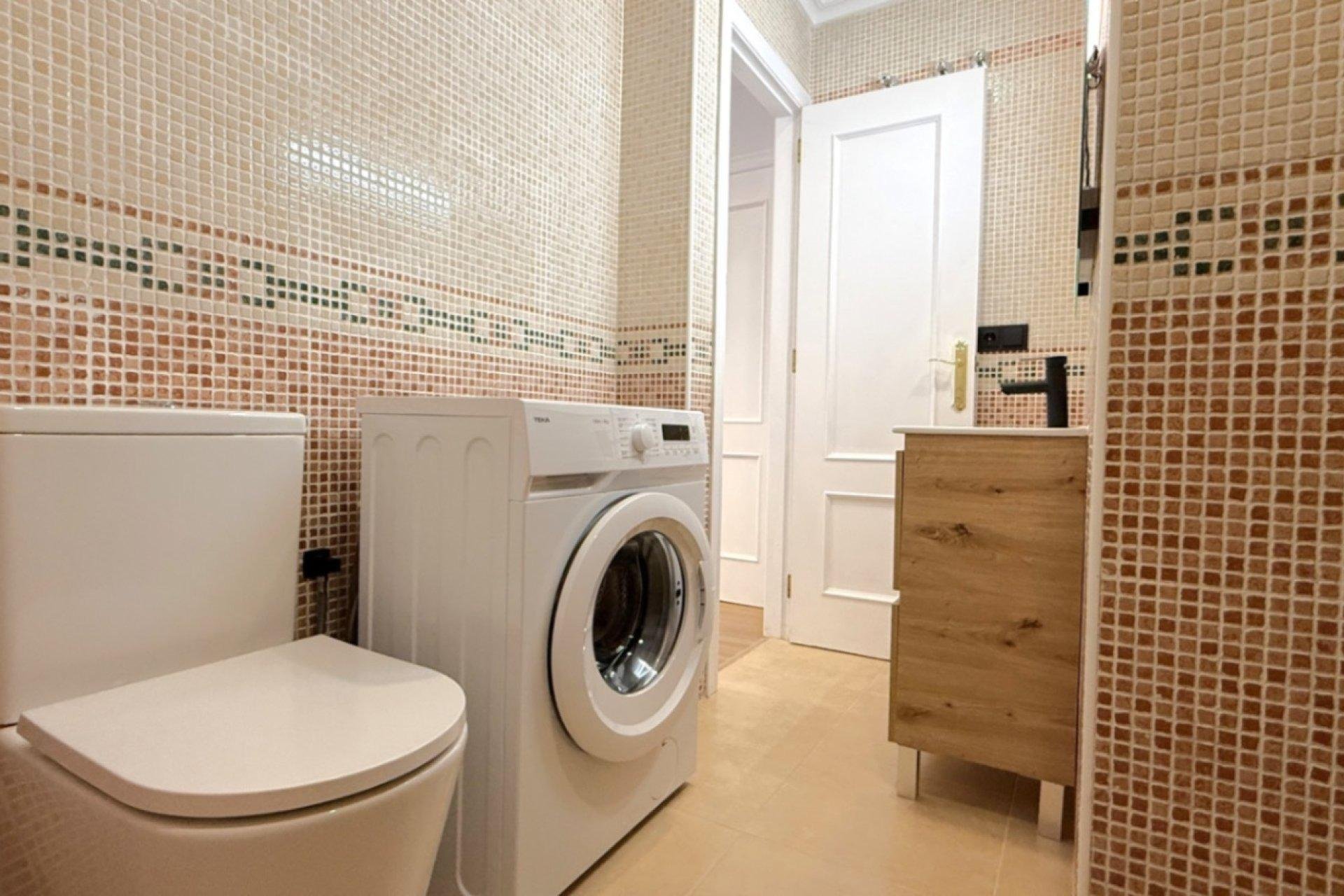 Apartamento en Torrevieja, Alicante, España 2 dormitorios, 50 m2 No. 184287