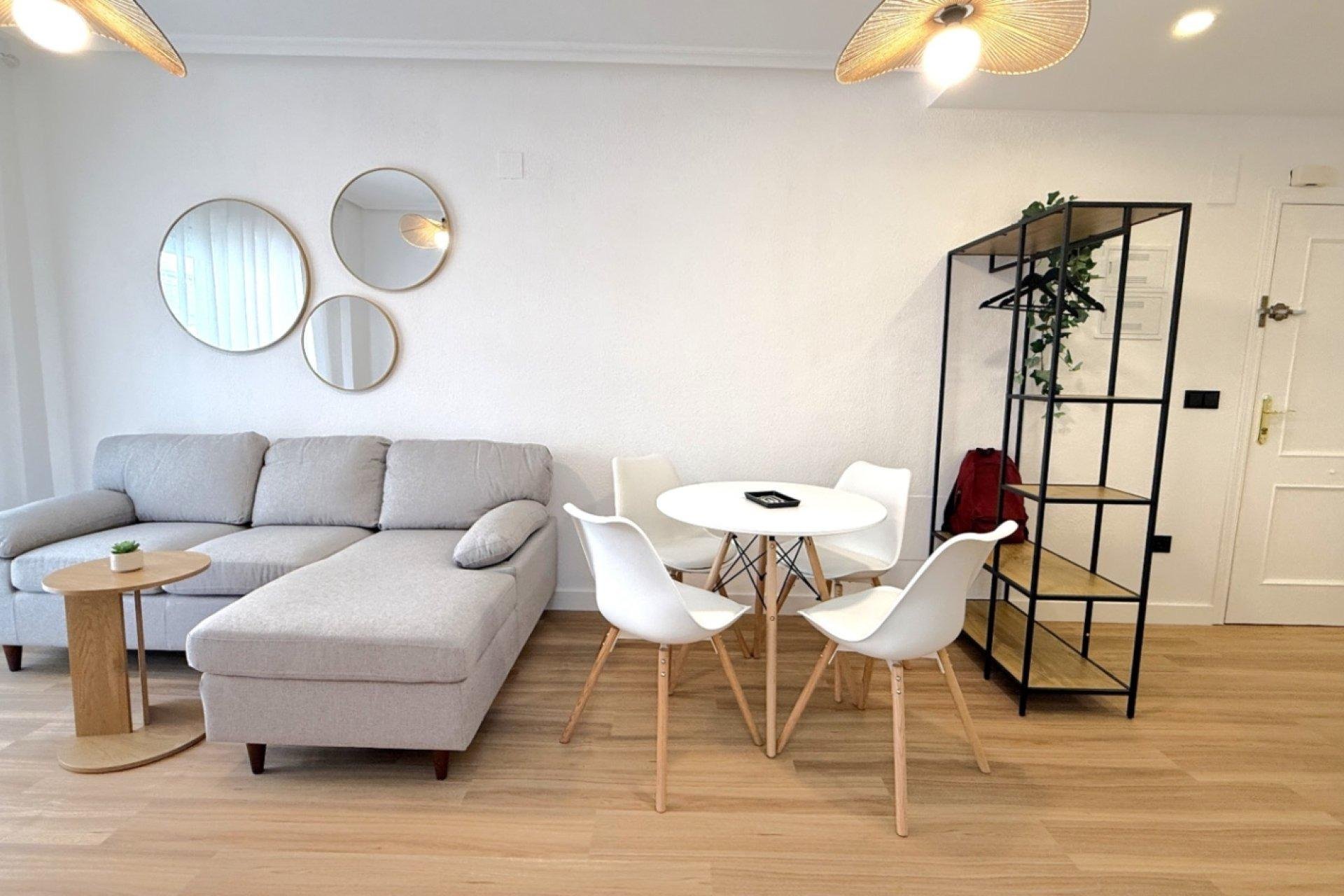Apartamento en Torrevieja, Alicante, España 2 dormitorios, 50 m2 No. 184287
