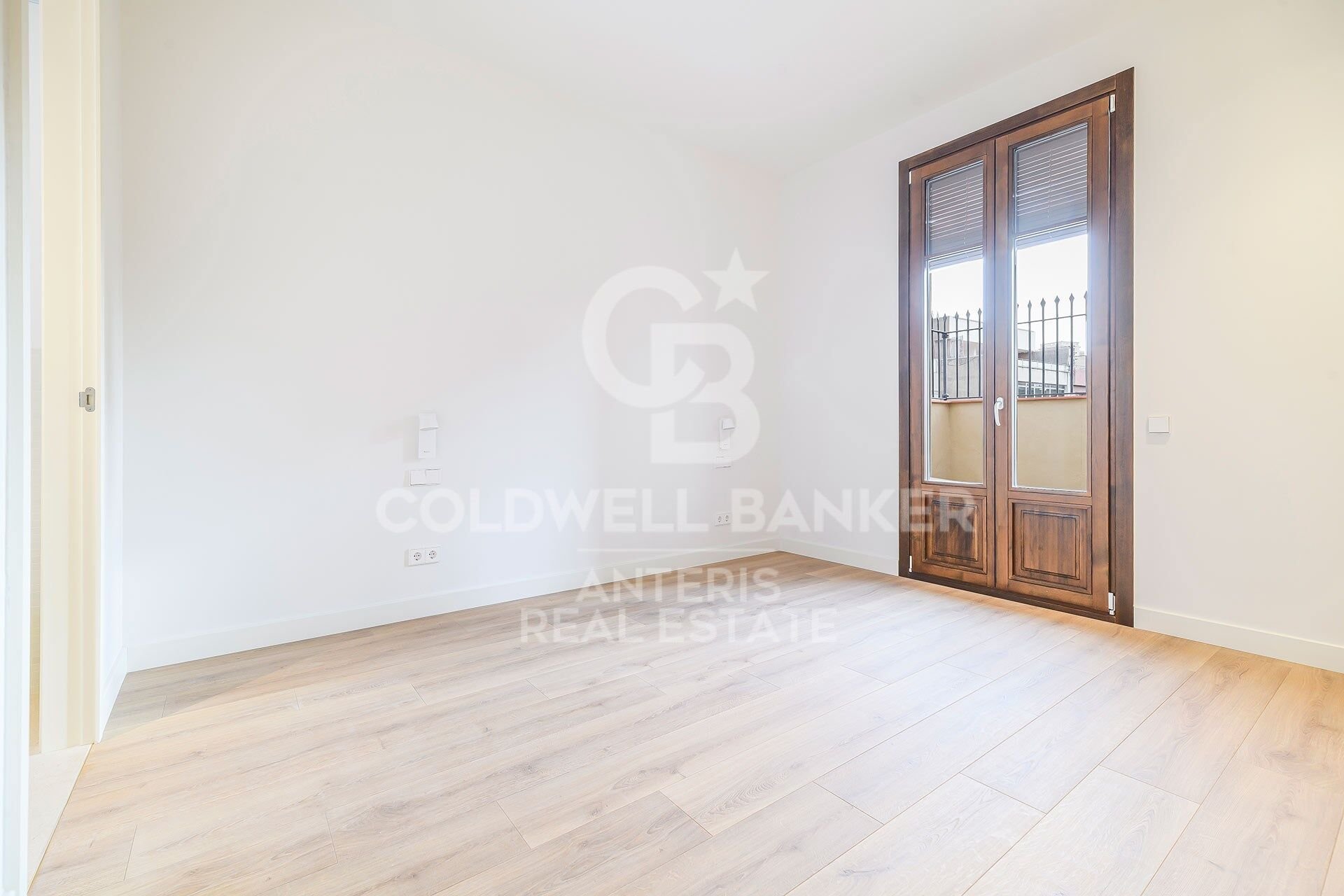Takvåning i Barcelona, Spanien 2 sovrum, 93 kvm. Nr. 156956