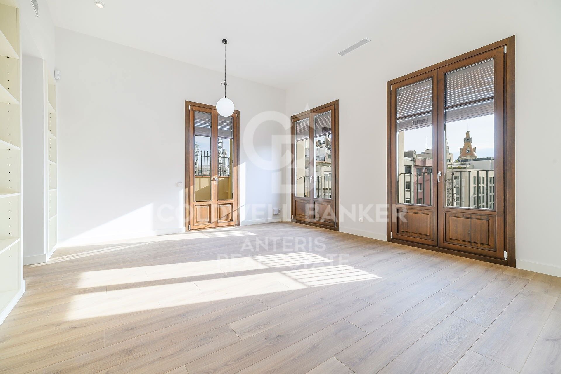 Takvåning i Barcelona, Spanien 2 sovrum, 93 kvm. Nr. 156956
