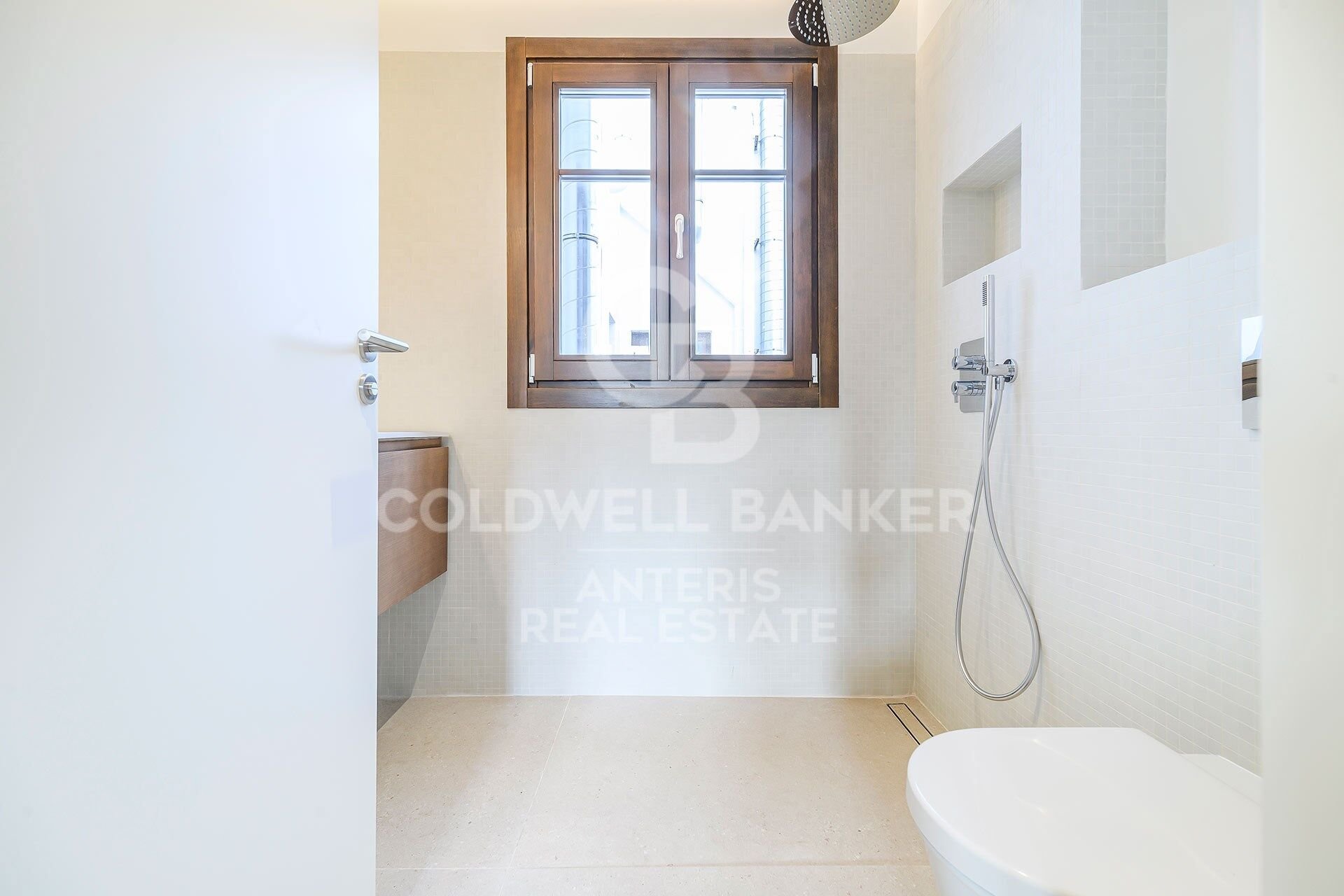 Takvåning i Barcelona, Spanien 2 sovrum, 93 kvm. Nr. 156956
