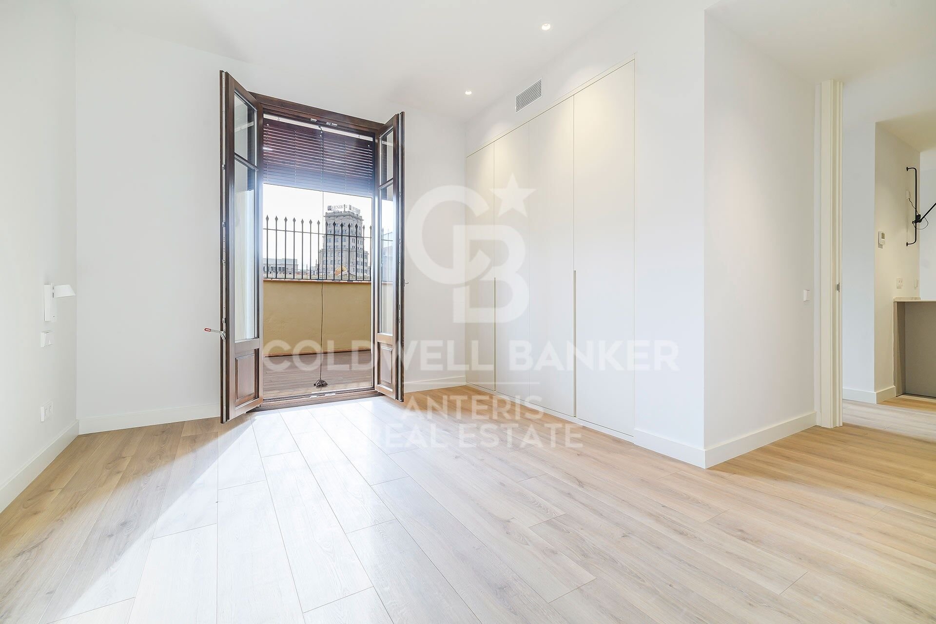 Takvåning i Barcelona, Spanien 2 sovrum, 93 kvm. Nr. 156956