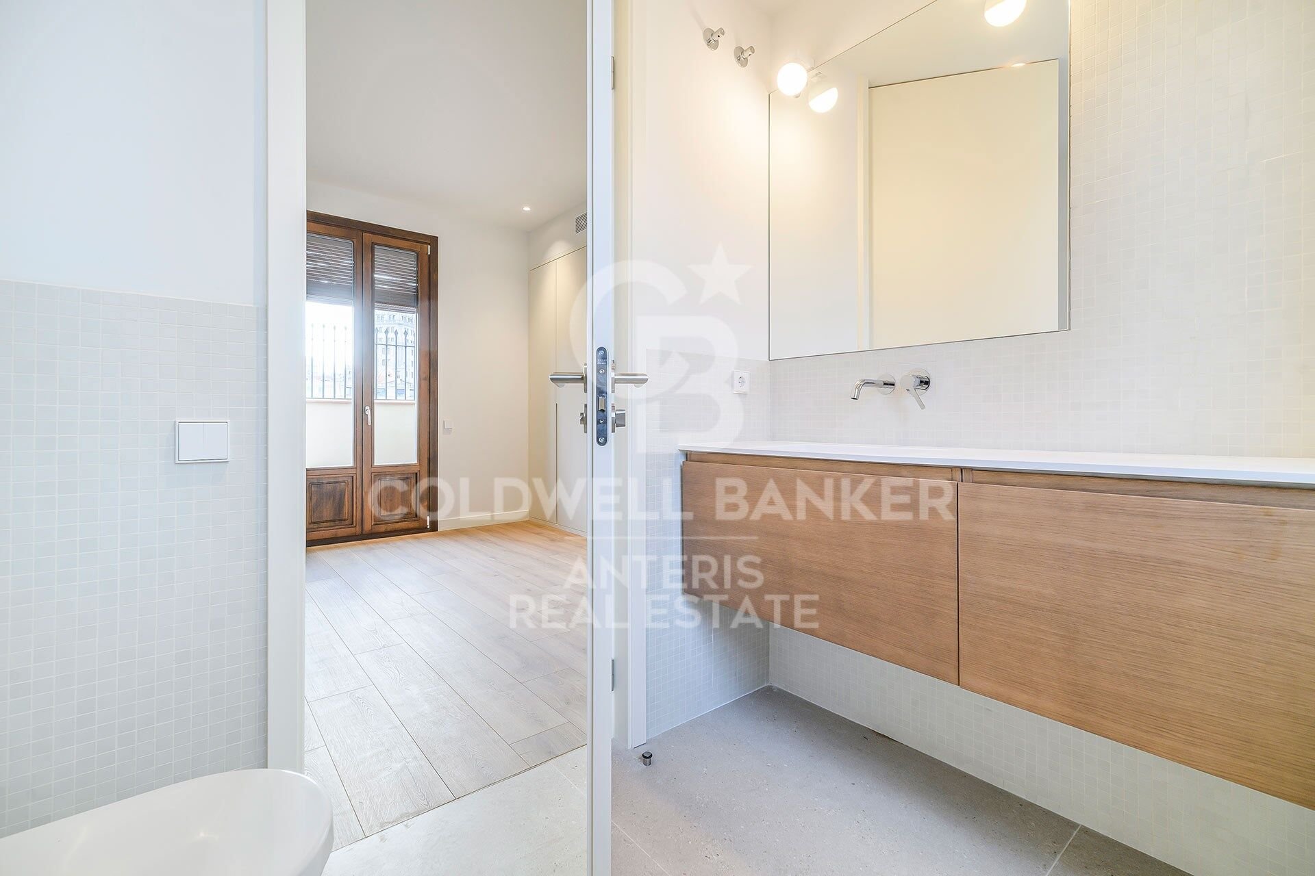 Takvåning i Barcelona, Spanien 2 sovrum, 93 kvm. Nr. 156956