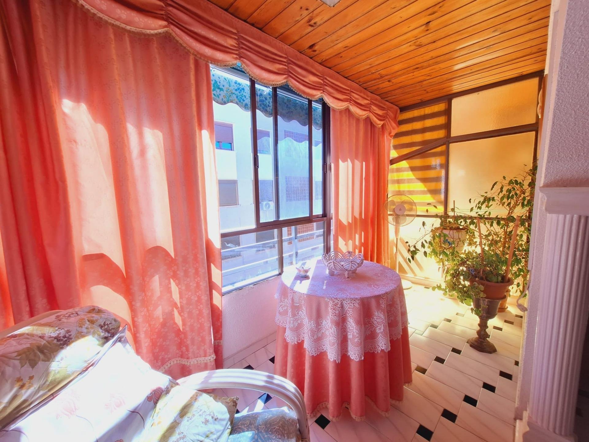 Appartamento a Torrevieja, Alicante, Spagna 1 camera da letto, 93 mq. N° 182934