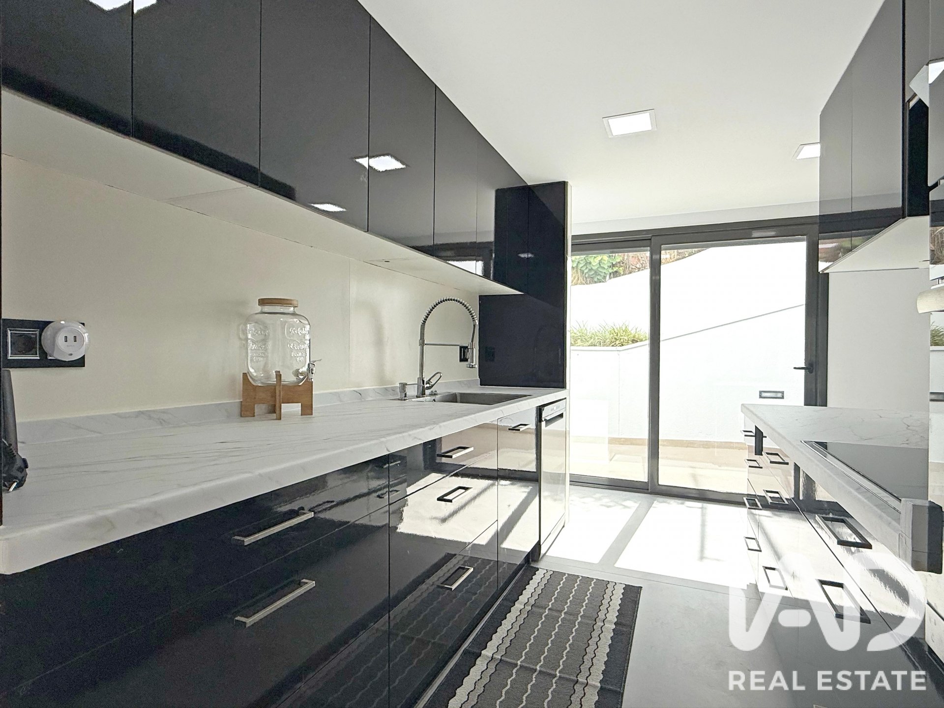 Talo Canyelles, Barcelona, Espanja 3 makuuhuonetta, 224 m2 No. 188208