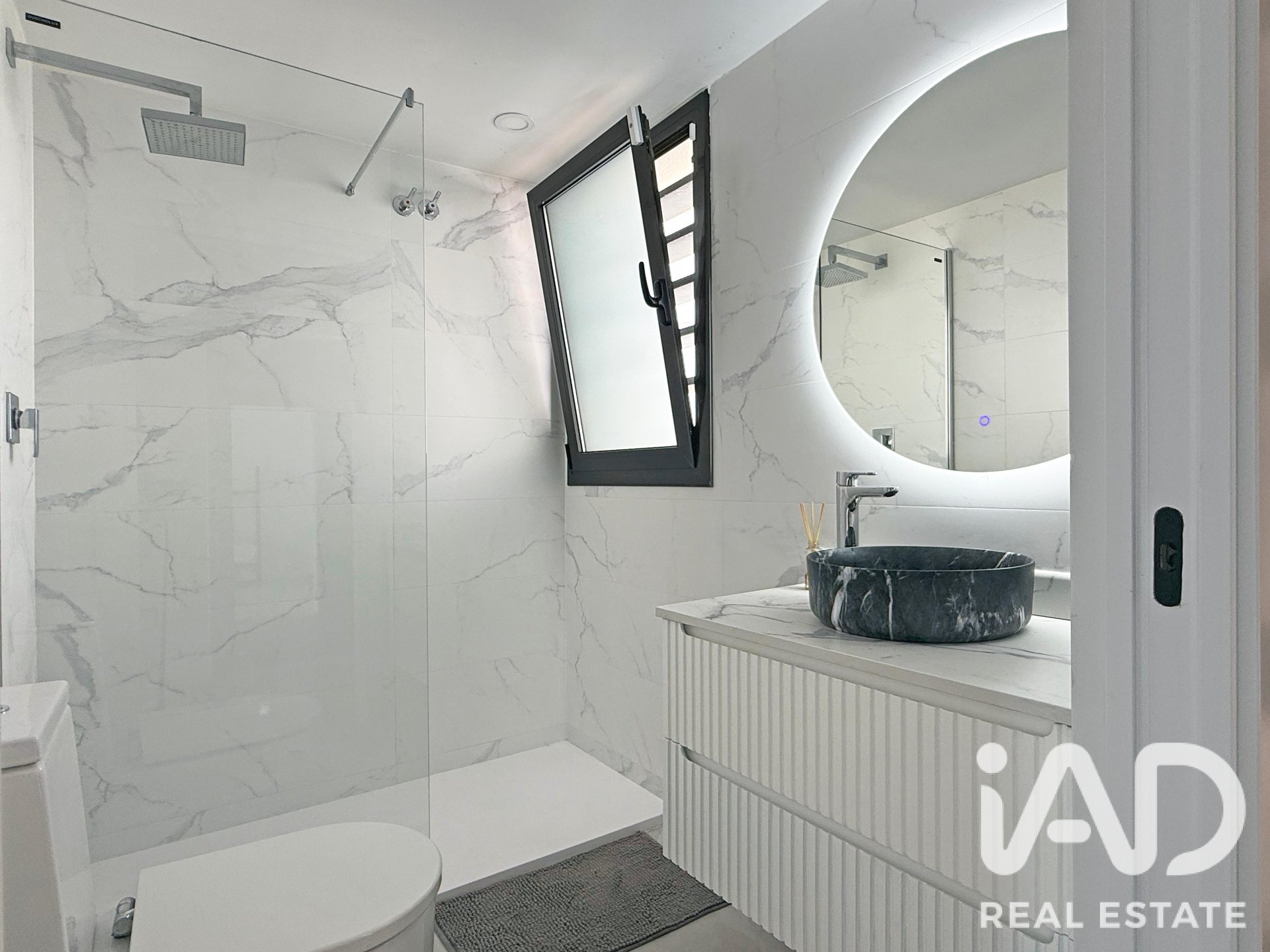 Talo Canyelles, Barcelona, Espanja 3 makuuhuonetta, 224 m2 No. 188208