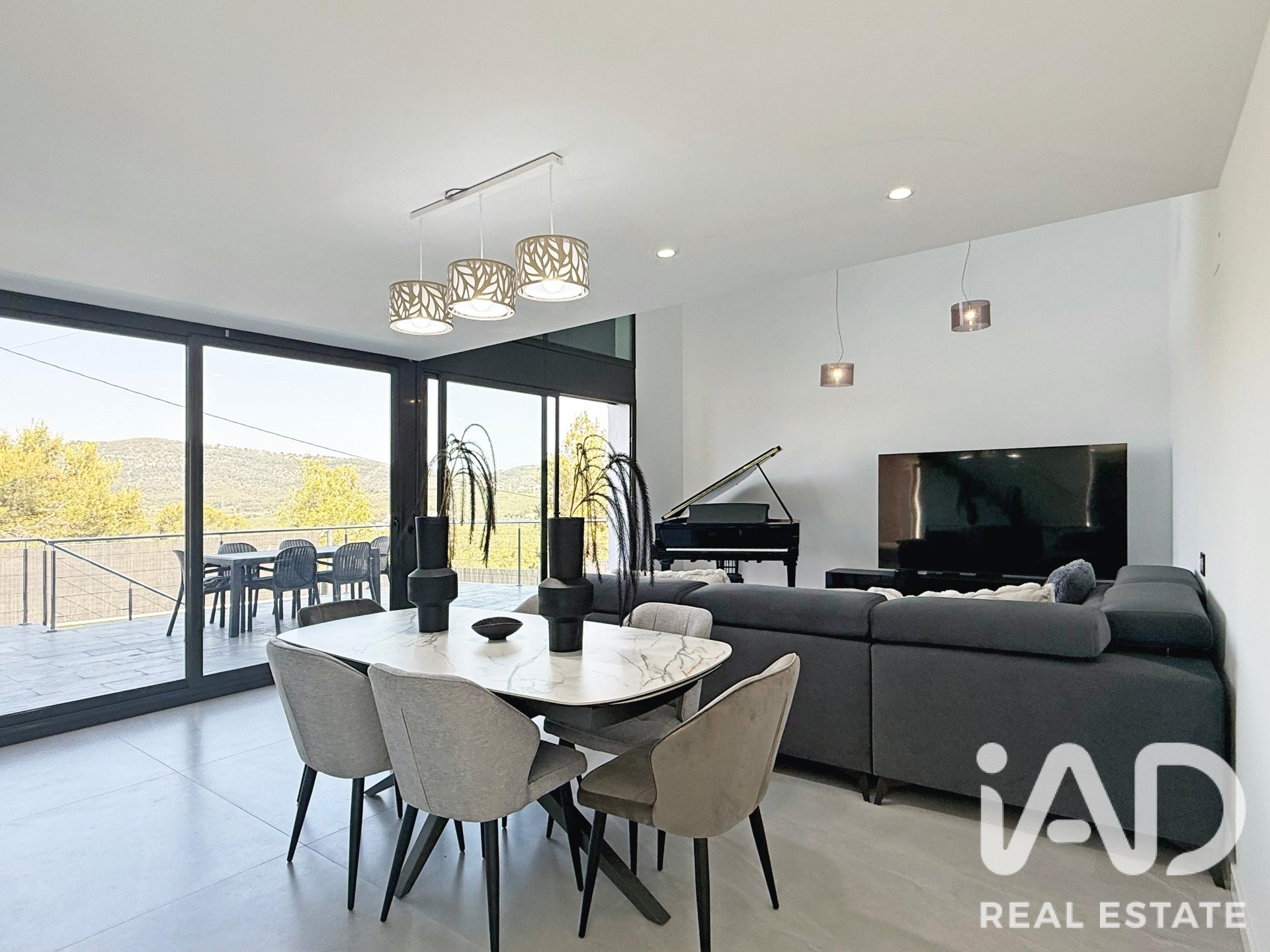 Talo Canyelles, Barcelona, Espanja 3 makuuhuonetta, 224 m2 No. 188208