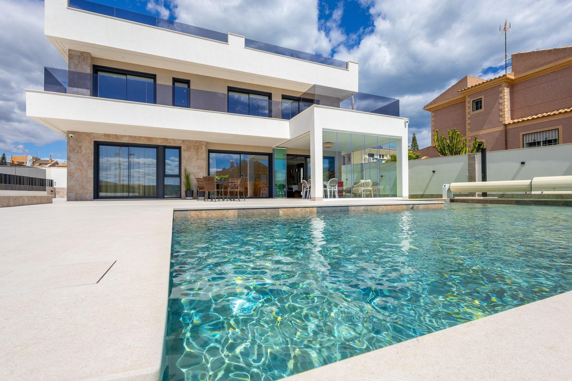 Huvila Torrevieja, Alicante, Espanja 234 m2 No. 195887