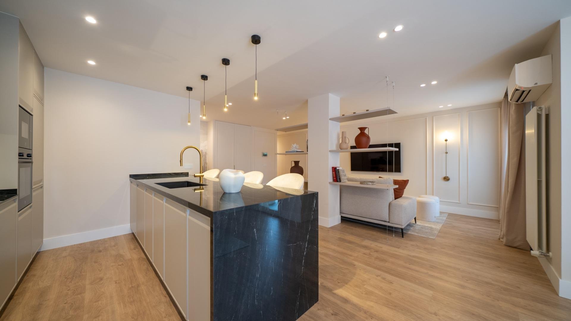 Apartamento en Madrid, España 3 dormitorios, 235 m2 No. 165780