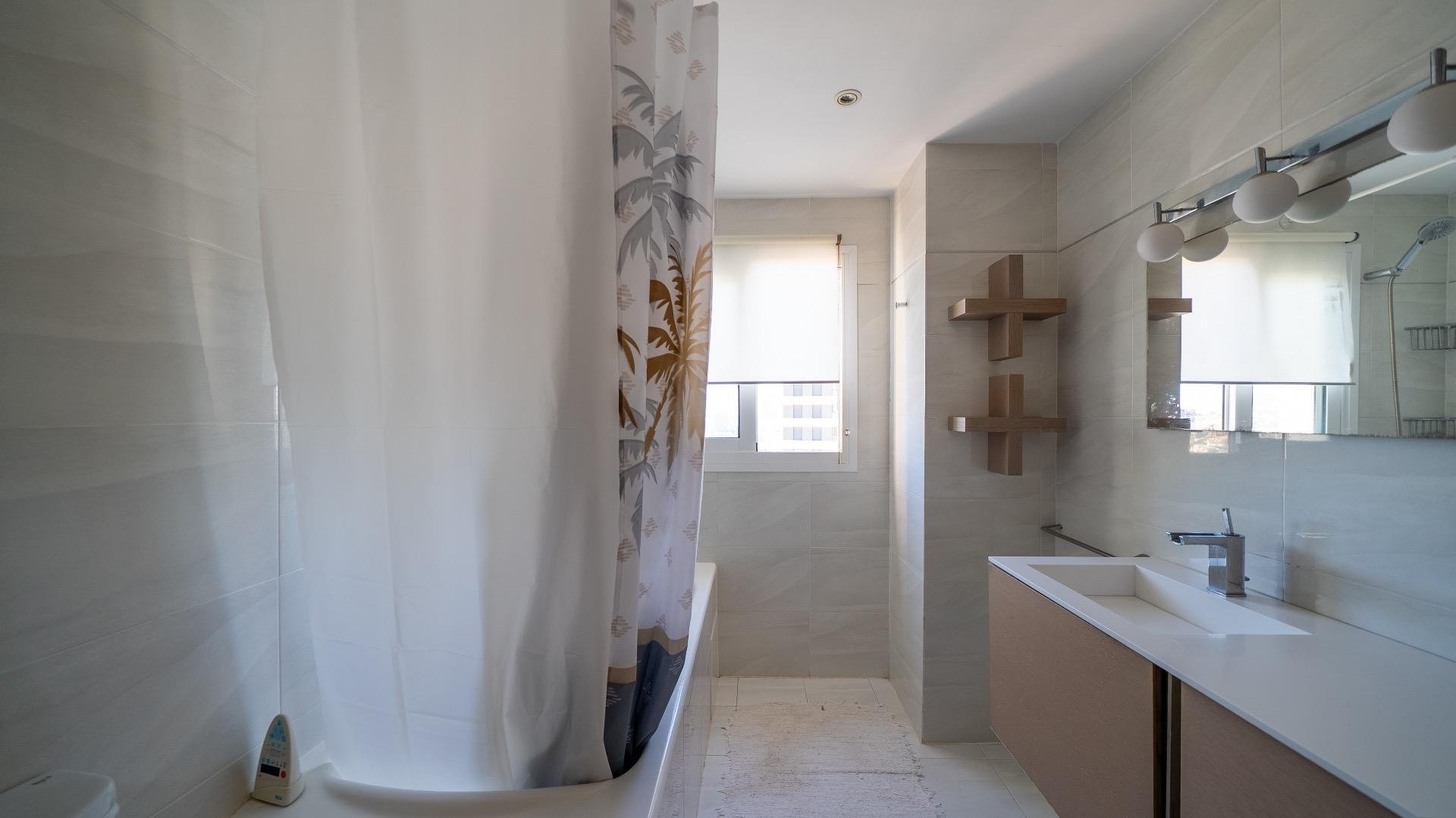 Appartamento a Calpe, Alicante, Spagna 4 camere da letto, 210 mq. N° 165783