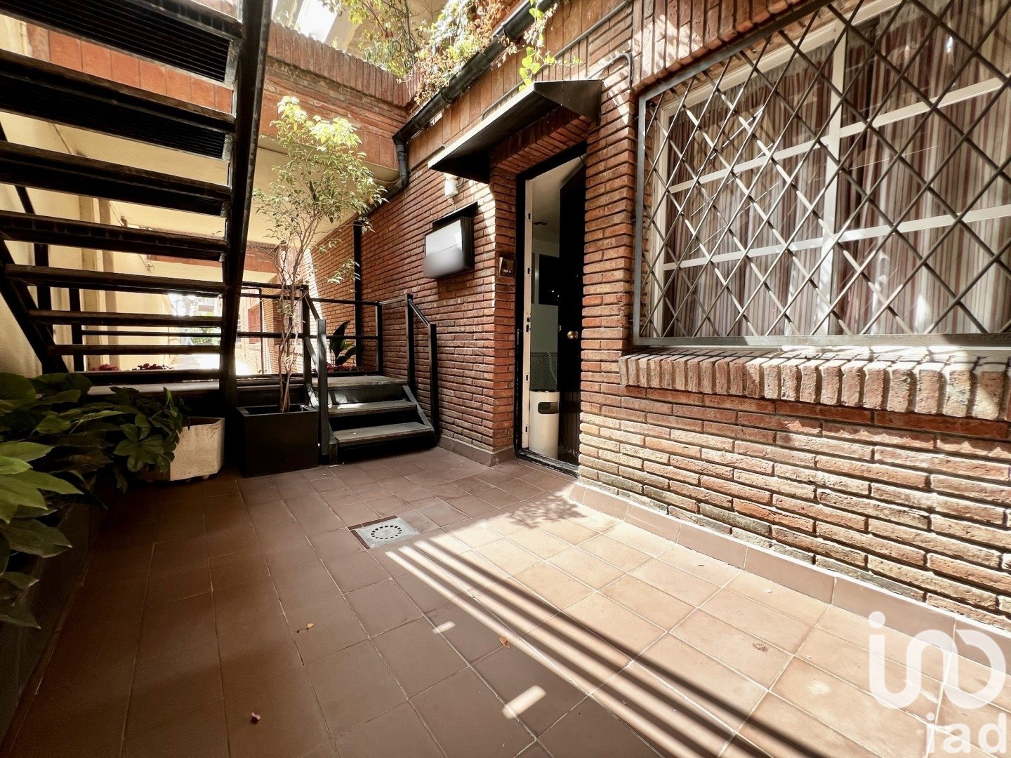 Commercial property in Barcelona, Spain 1 bedroom, 184 sq.m. No. 153922