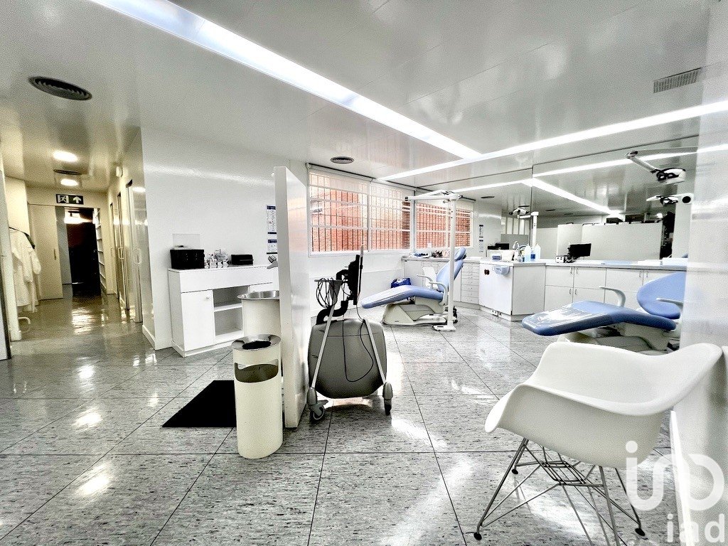 Commercial property in Barcelona, Spain 1 bedroom, 184 sq.m. No. 153922