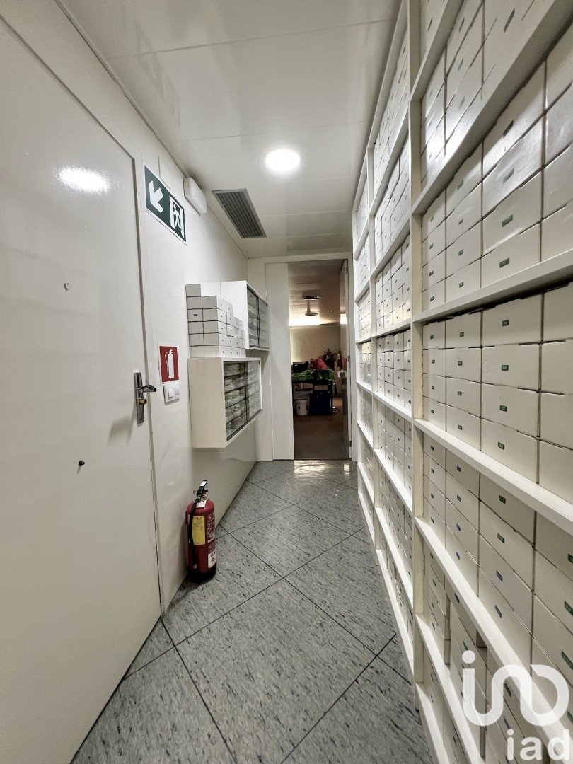 Commercial property in Barcelona, Spain 1 bedroom, 184 sq.m. No. 153922