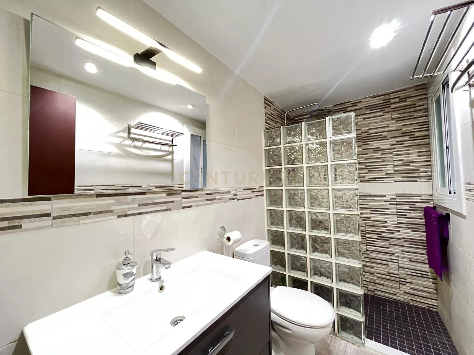 House in Vilanova i la Geltru, Barcelona, Spain 6 bedrooms, 251 sq.m. No. 195294