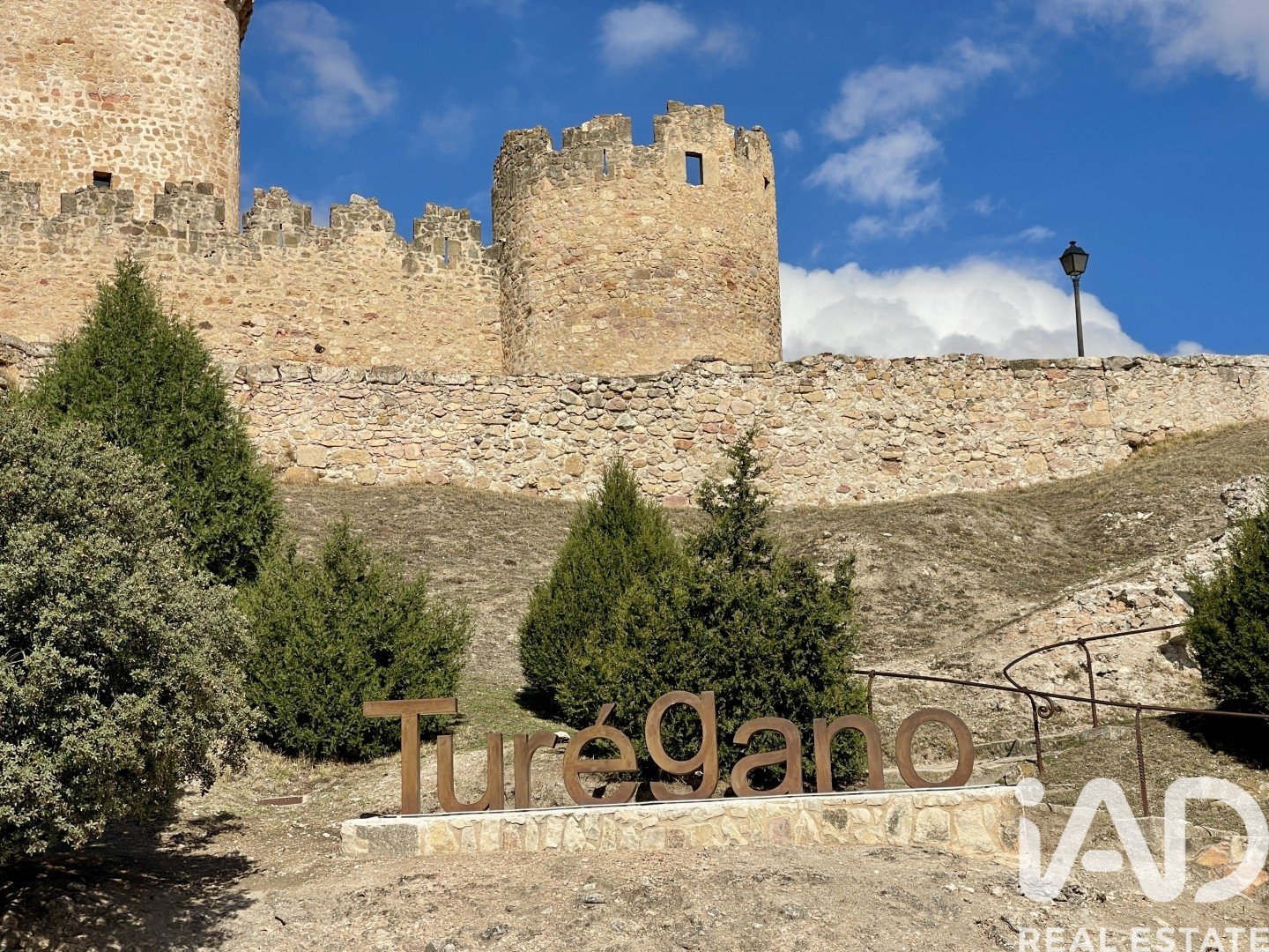 House in Leon, Spain 5 bedrooms, 298 sq.m. No. 185545