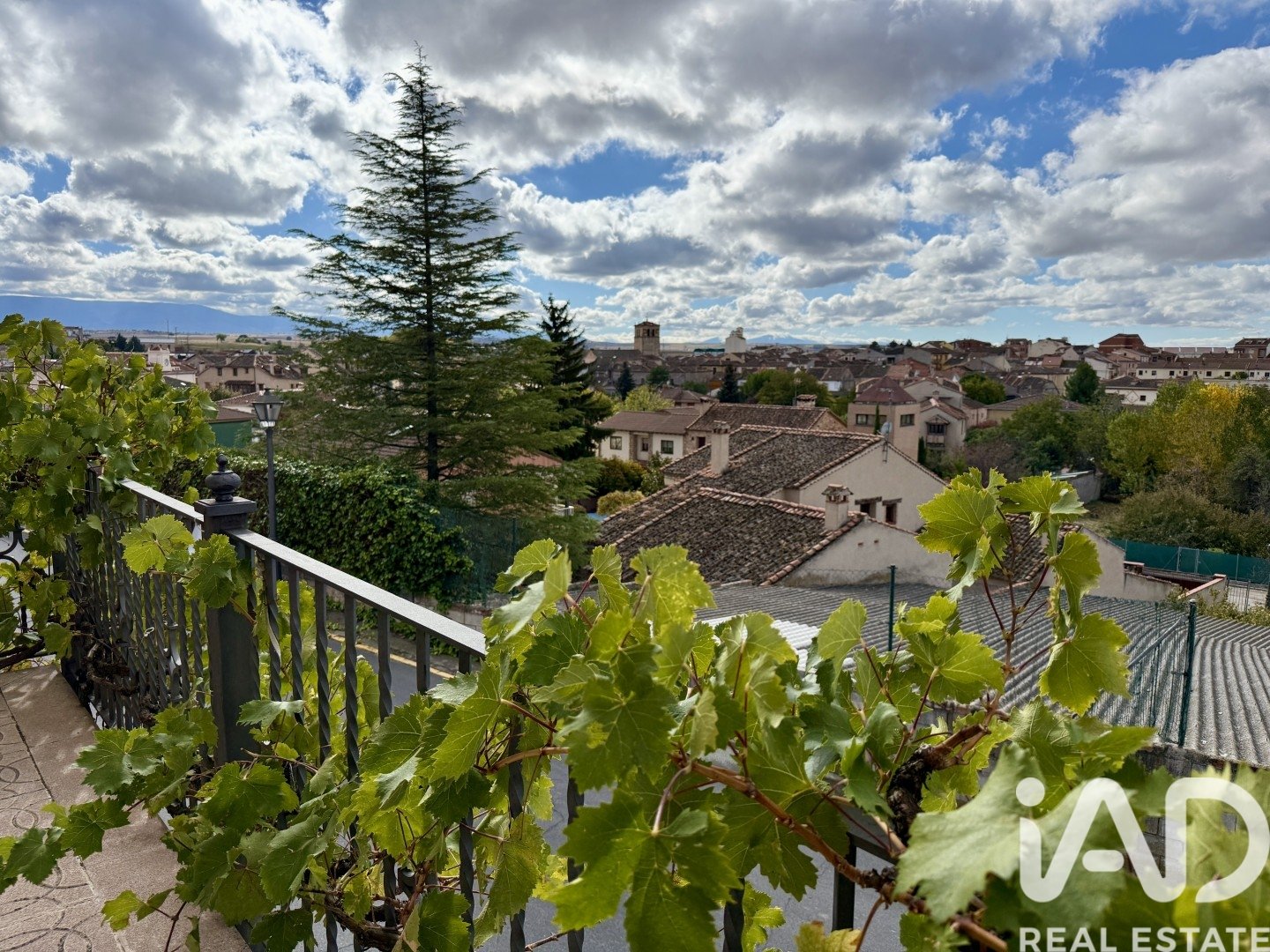 House in Leon, Spain 5 bedrooms, 298 sq.m. No. 185545