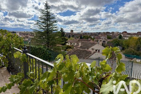 House in Leon, Spain 5 bedrooms, 298 sq.m. No. 185545