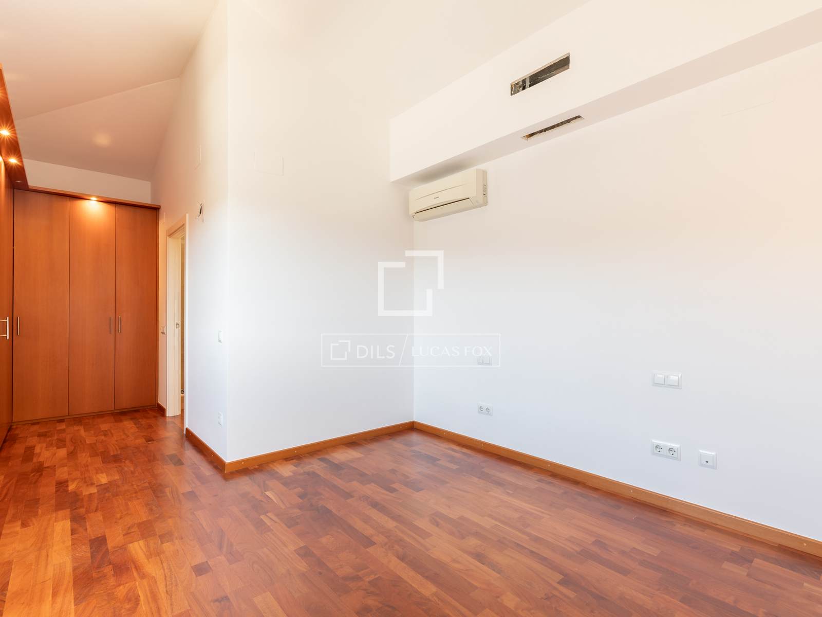 Willa w Castelldefels, Barcelona, Hiszpania 5 sypialni, 425 mkw. nr 150782