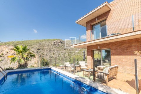 Villa in Castelldefels, Barcelona, Spain 6 bedrooms, 445 sq.m. No. 150777