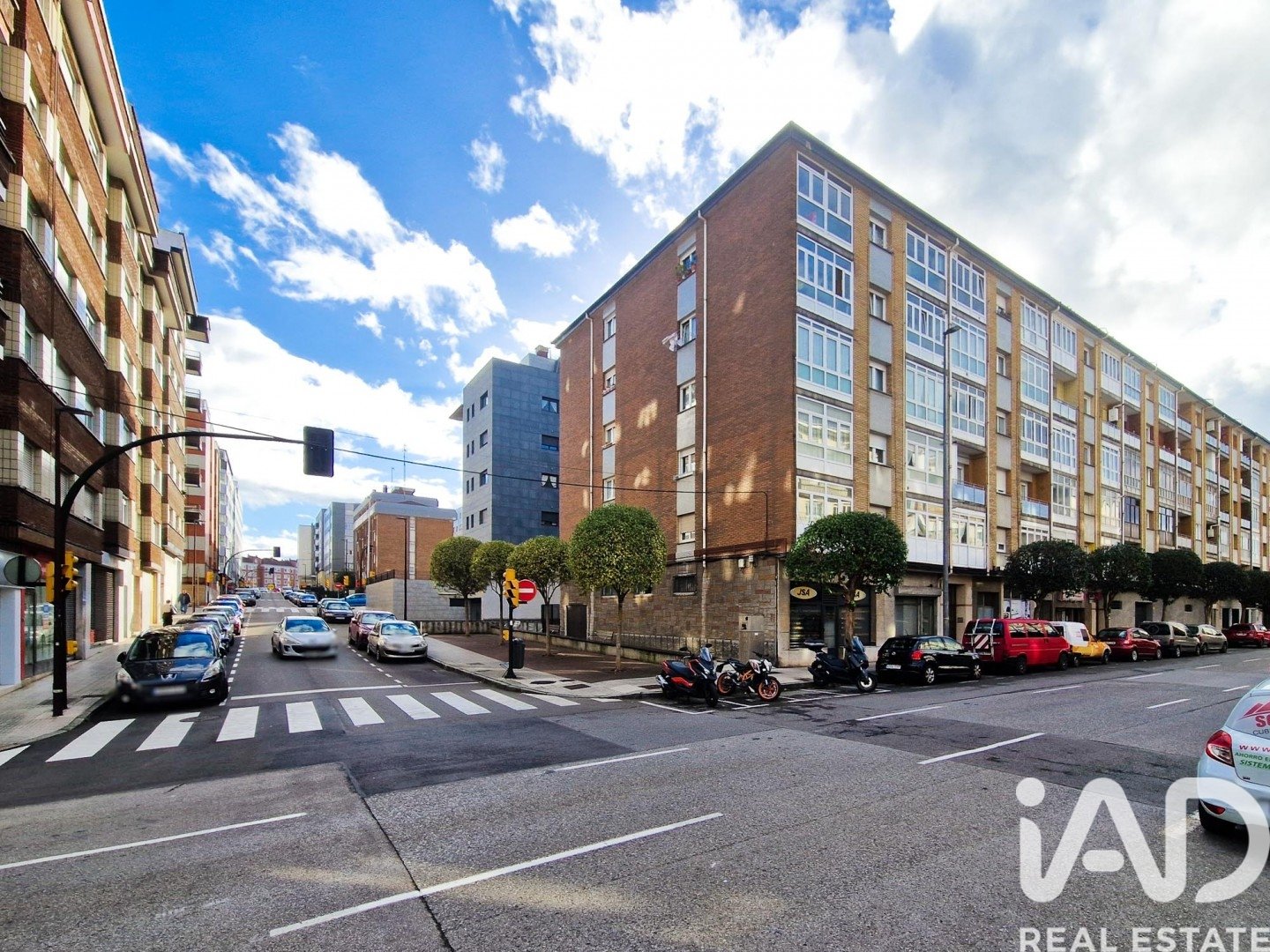 Liikekiinteistö Gijon, Asturias, Espanja 3 makuuhuonetta, 167 m2 No. 185508
