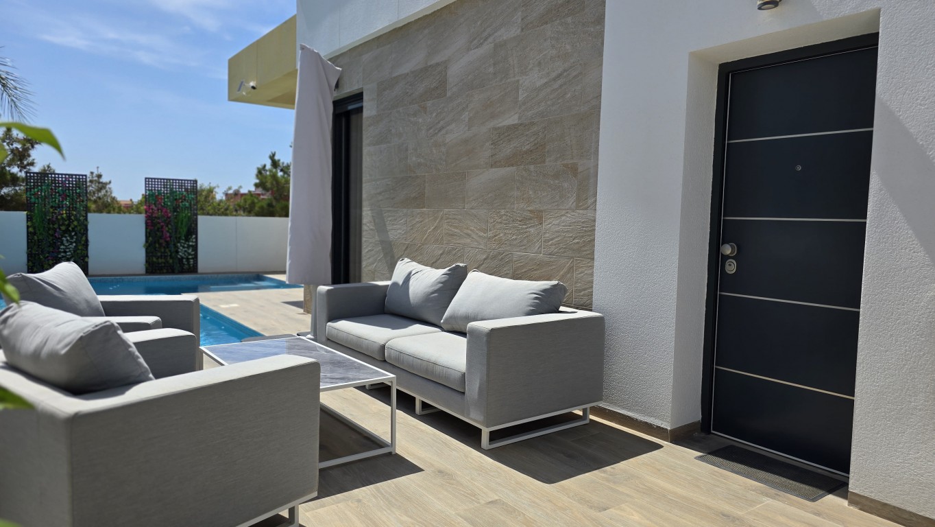 Villa i Los Montesinos, Alicante, Spanien 3 sovrum, 151 kvm. Nr. 189180