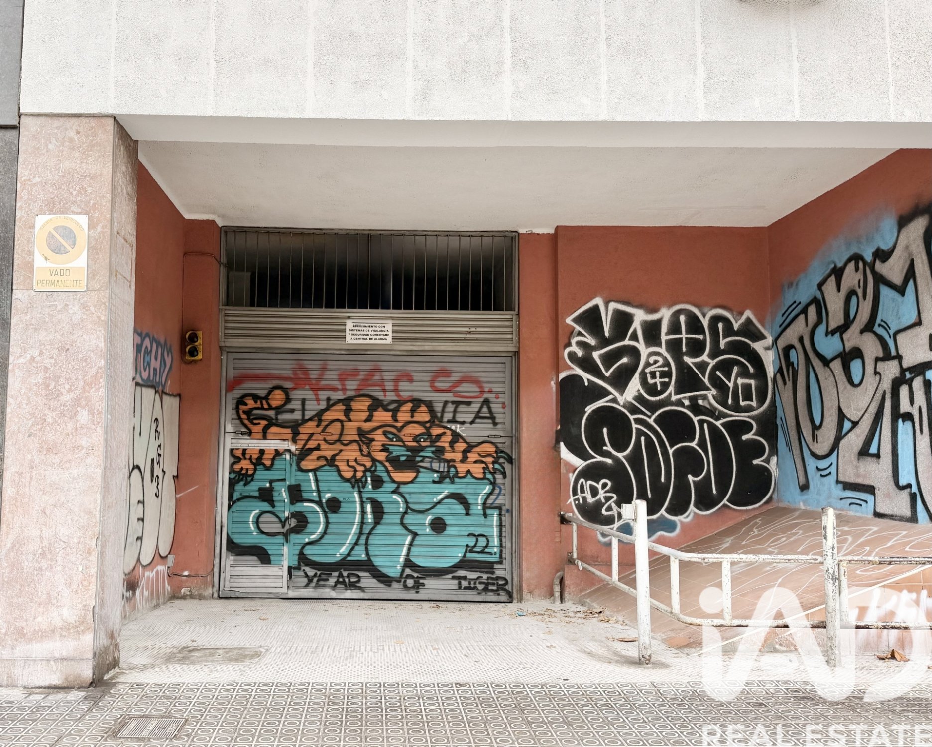 Garage à Barcelona, Espagne 10.8 m2 No. 185416