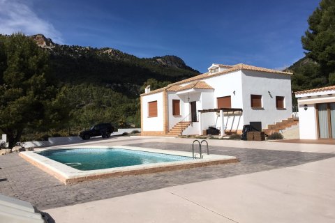 Villa en Castalla, Alicante, España 5 dormitorios, 171 m2 No. 190257