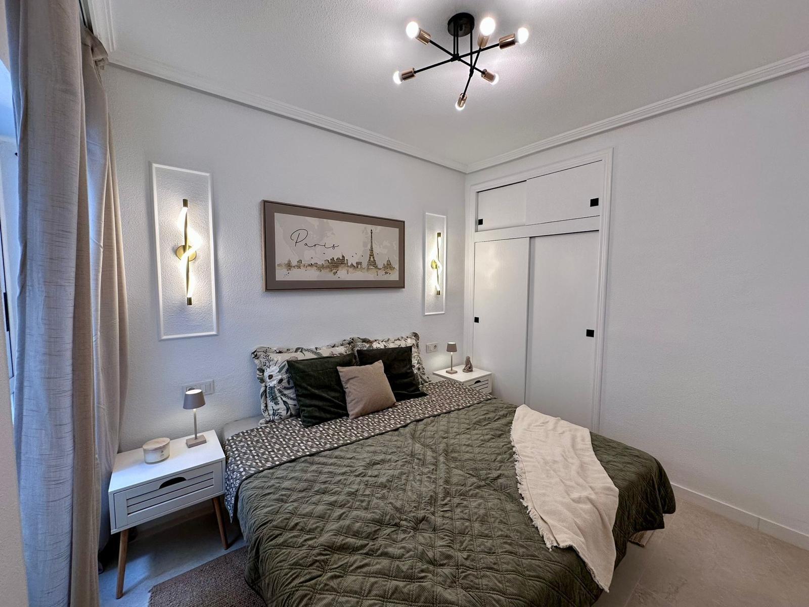 Apartment à Torrevieja, Alicante, Espagne 2 chambres, 65 m2 No. 190258
