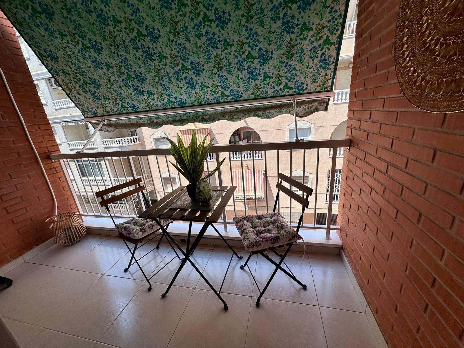 Apartment à Torrevieja, Alicante, Espagne 2 chambres, 65 m2 No. 190258