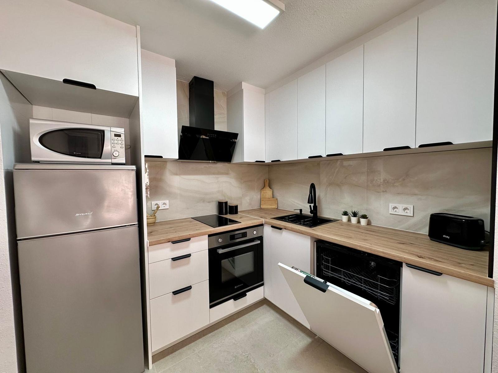 Apartment à Torrevieja, Alicante, Espagne 2 chambres, 65 m2 No. 190258