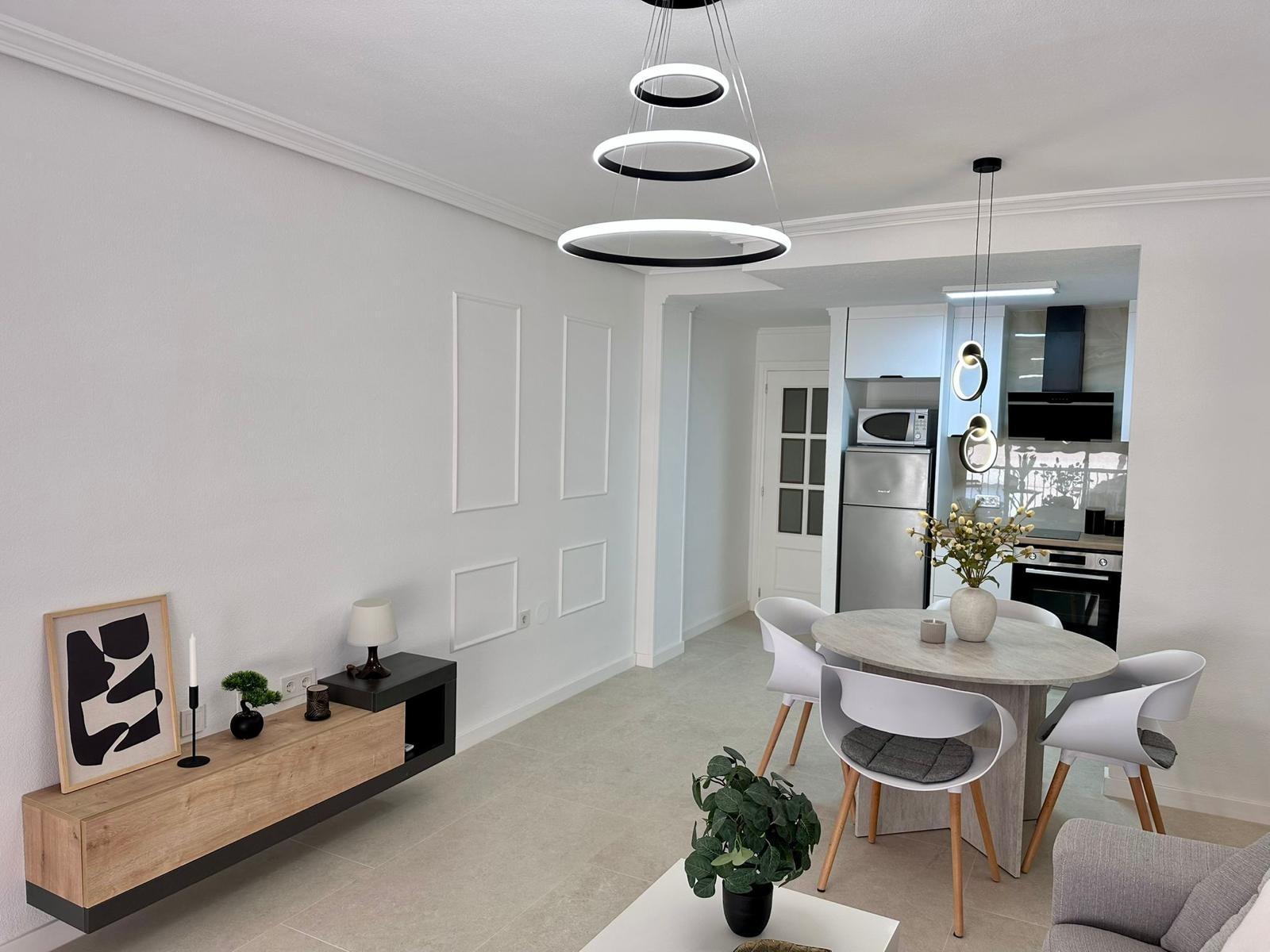 Apartment à Torrevieja, Alicante, Espagne 2 chambres, 65 m2 No. 190258