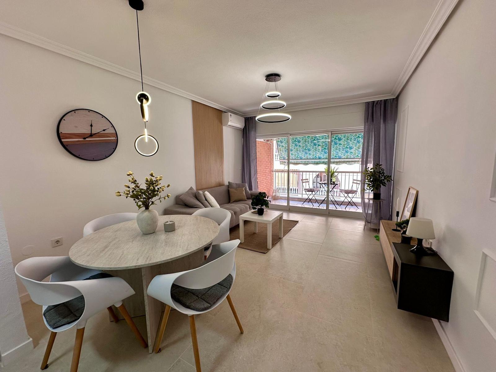 Apartment à Torrevieja, Alicante, Espagne 2 chambres, 65 m2 No. 190258
