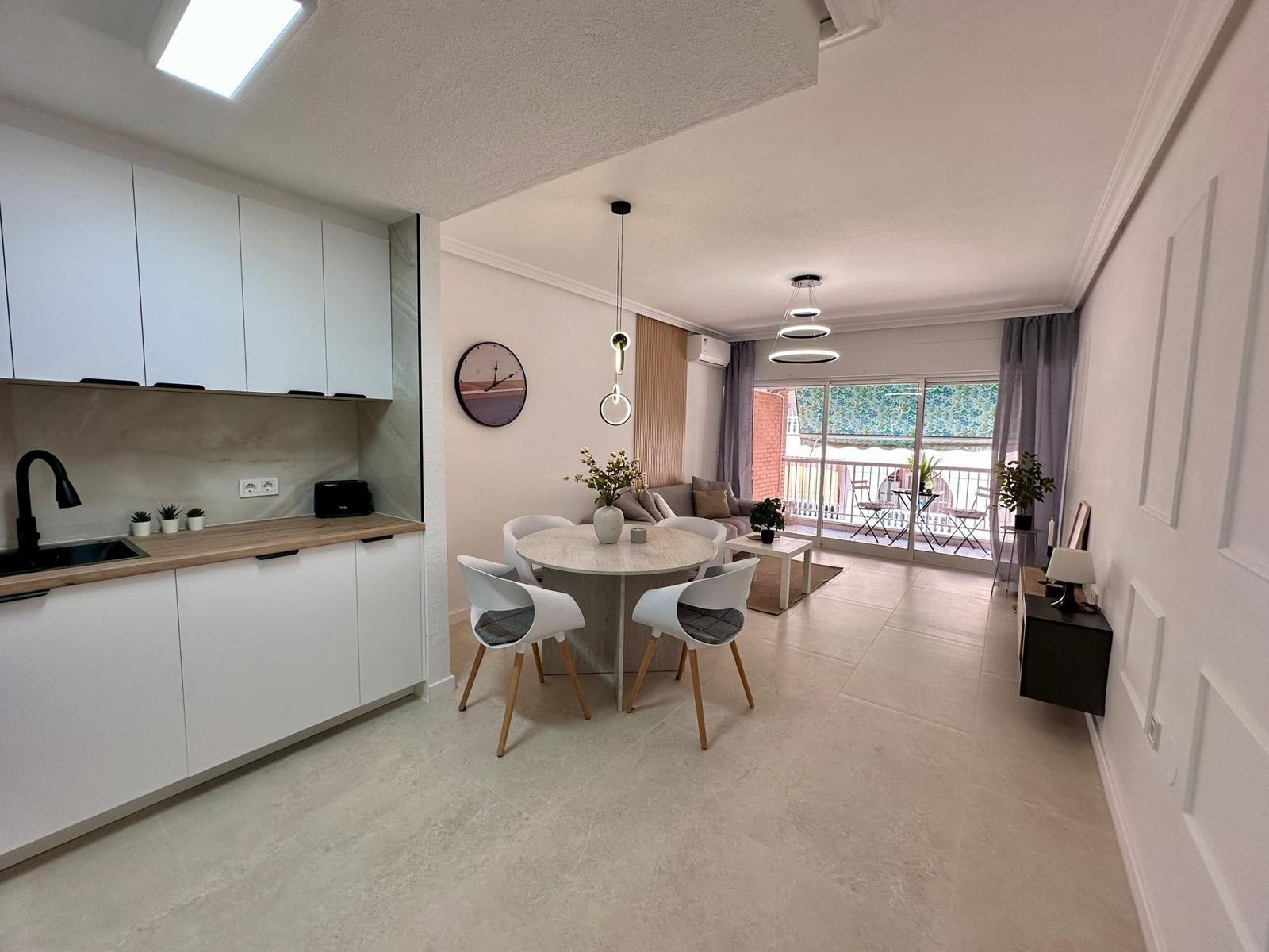 Apartment à Torrevieja, Alicante, Espagne 2 chambres, 65 m2 No. 190258