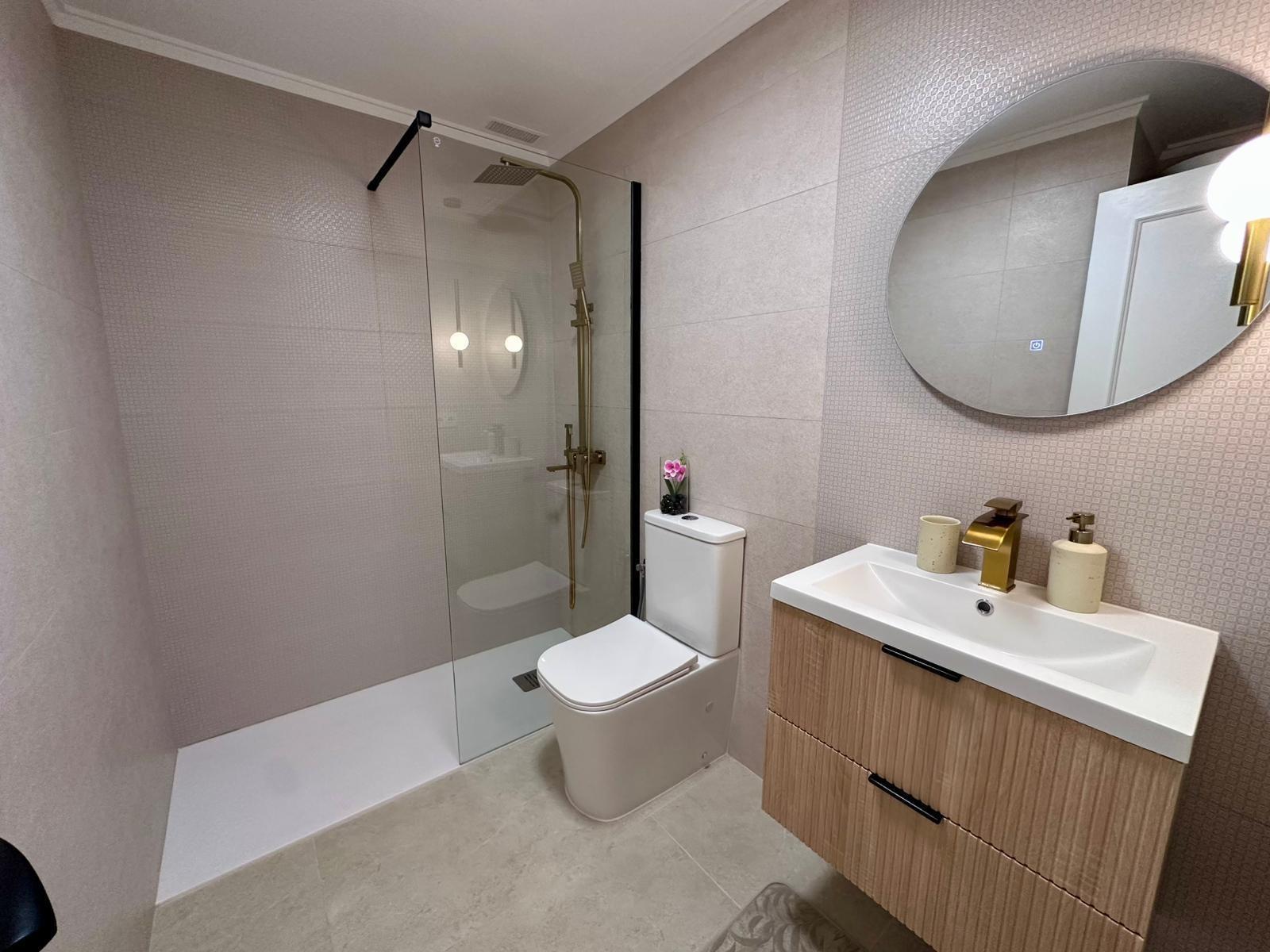 Apartment à Torrevieja, Alicante, Espagne 2 chambres, 65 m2 No. 190258
