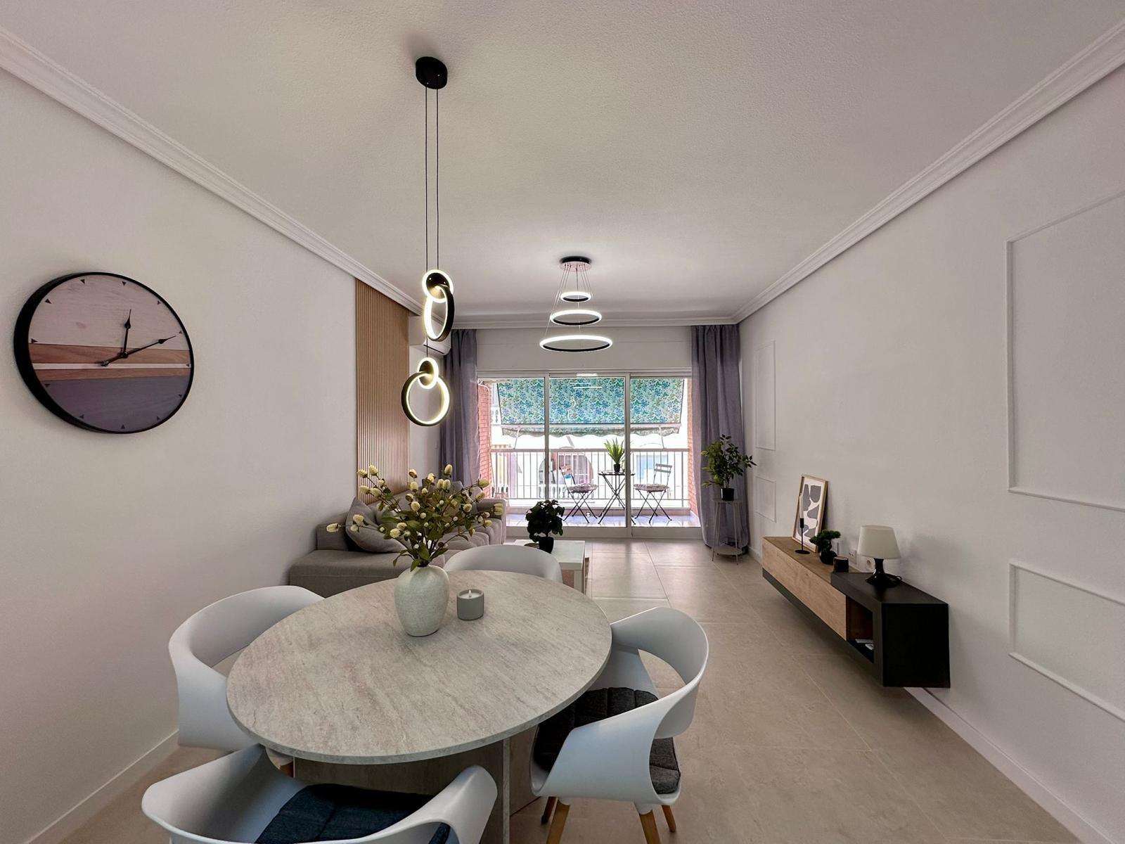 Apartment à Torrevieja, Alicante, Espagne 2 chambres, 65 m2 No. 190258