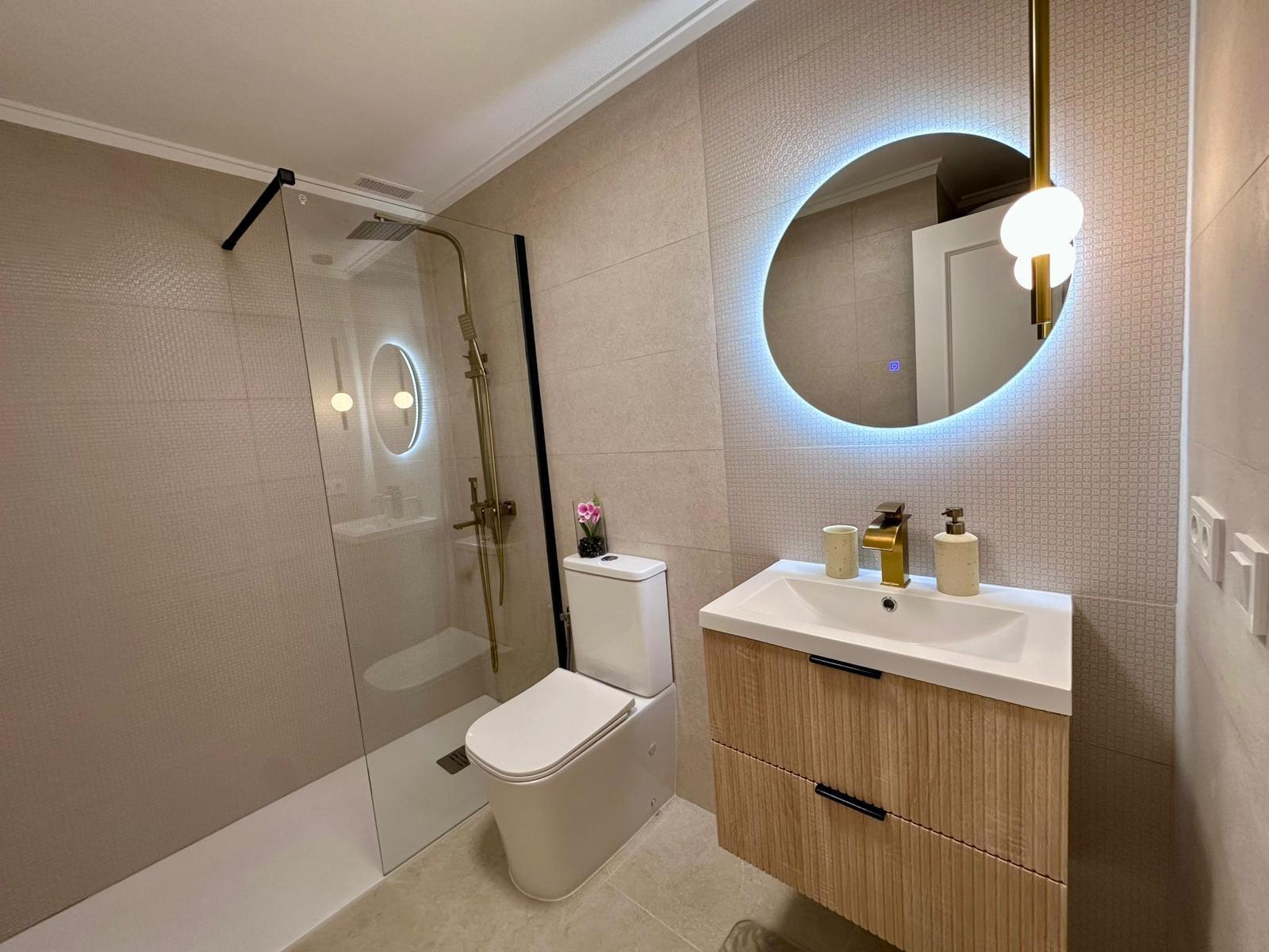Apartment à Torrevieja, Alicante, Espagne 2 chambres, 65 m2 No. 190258