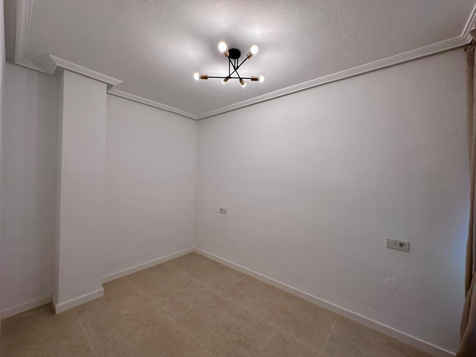 Apartment à Torrevieja, Alicante, Espagne 2 chambres, 65 m2 No. 190258