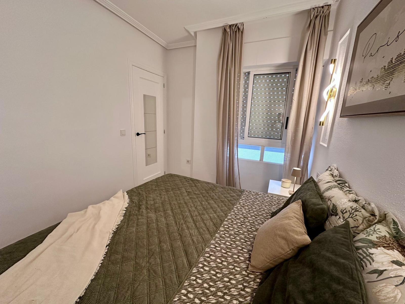 Apartment à Torrevieja, Alicante, Espagne 2 chambres, 65 m2 No. 190258