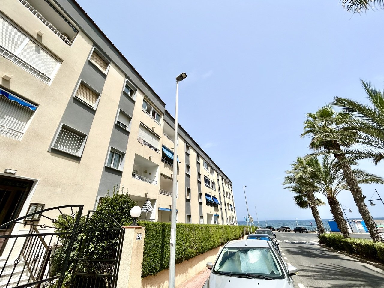 Apartment in Punta Prima, Alicante, Spain 3 bedrooms, 87 sq.m. No. 190253