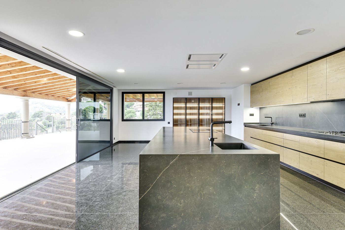 Huvila Barcelona, Espanja 8 makuuhuonetta, 2000 m2 No. 180627