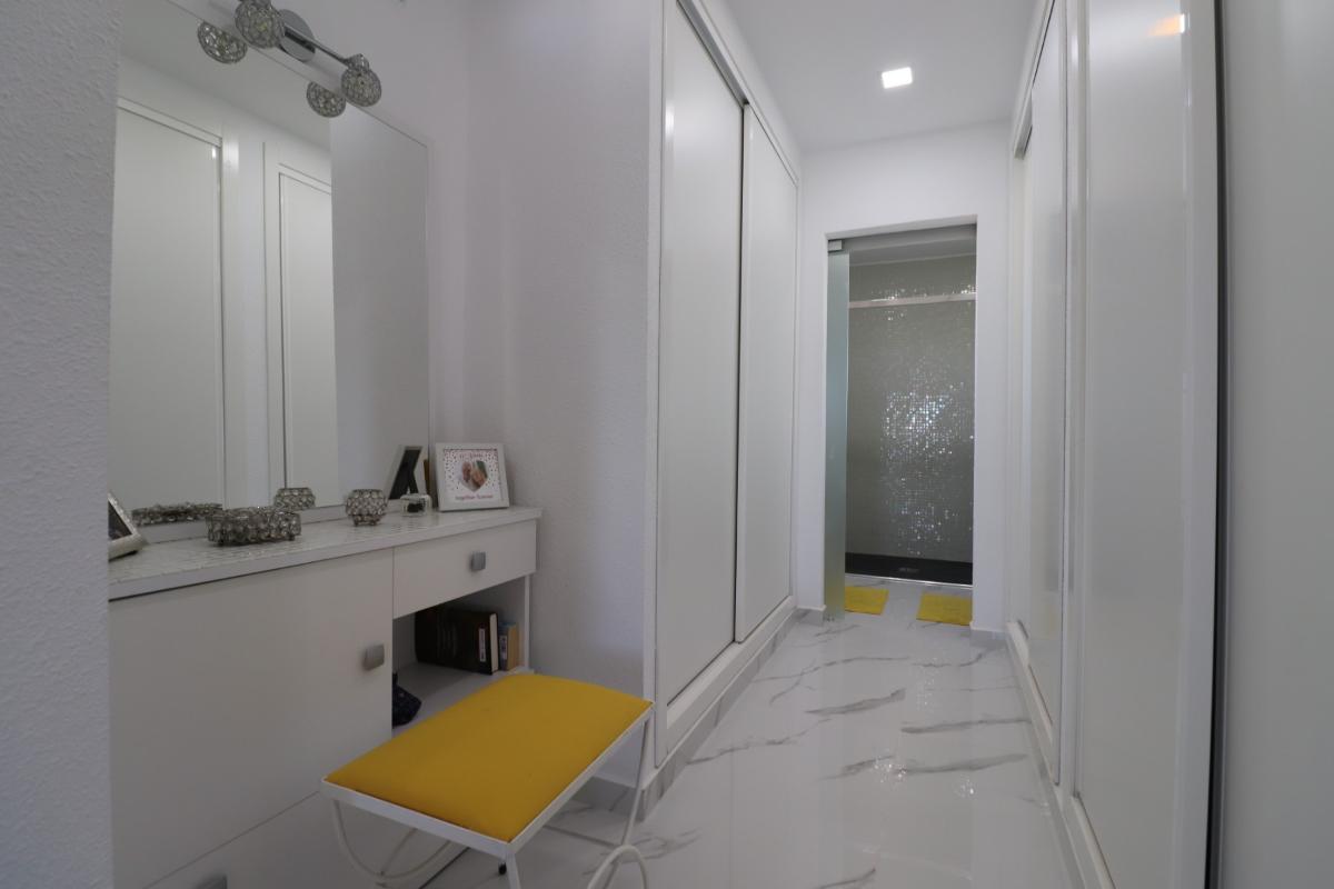 Villa i Algorfa, Alicante, Spanien 5 sovrum, 375 kvm. Nr. 148929