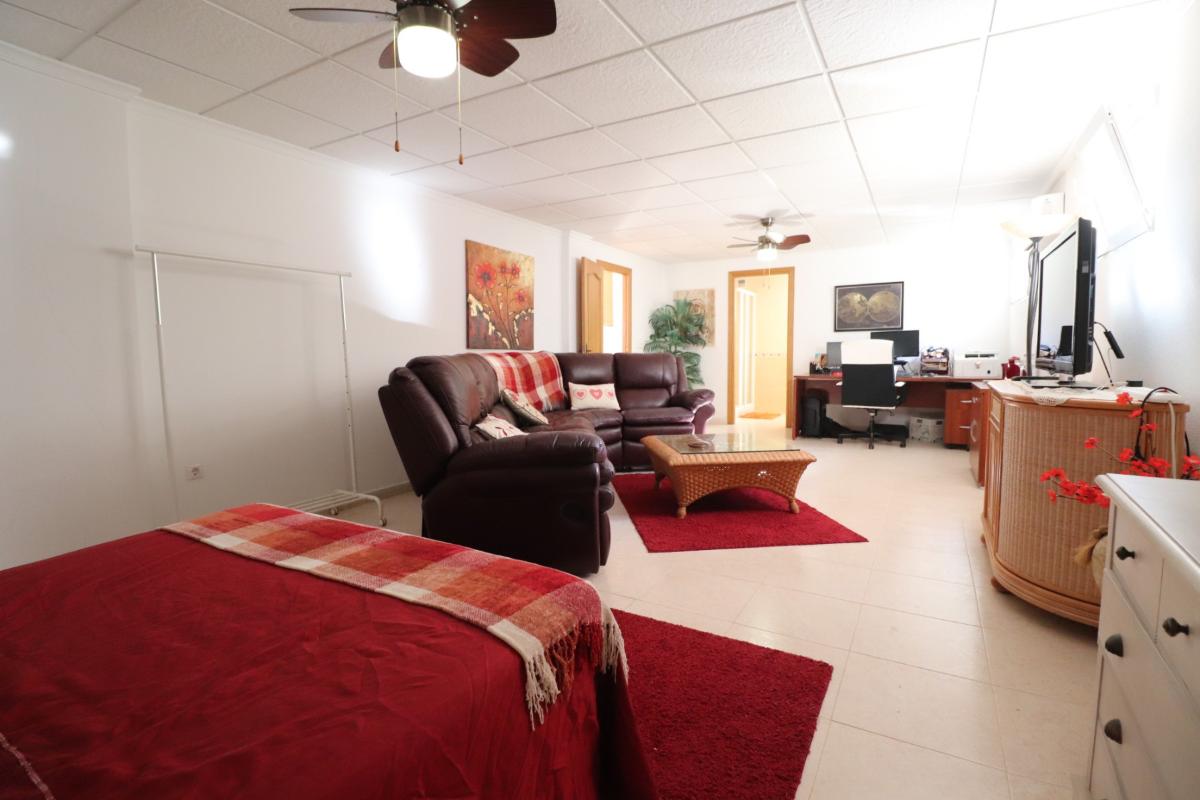 Villa i Algorfa, Alicante, Spanien 5 sovrum, 375 kvm. Nr. 148929