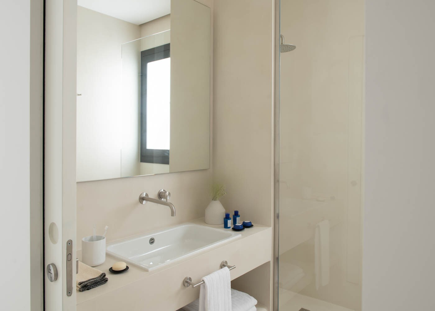 Apartment in Barcelona, Spain 3 bedrooms,  No. 141048